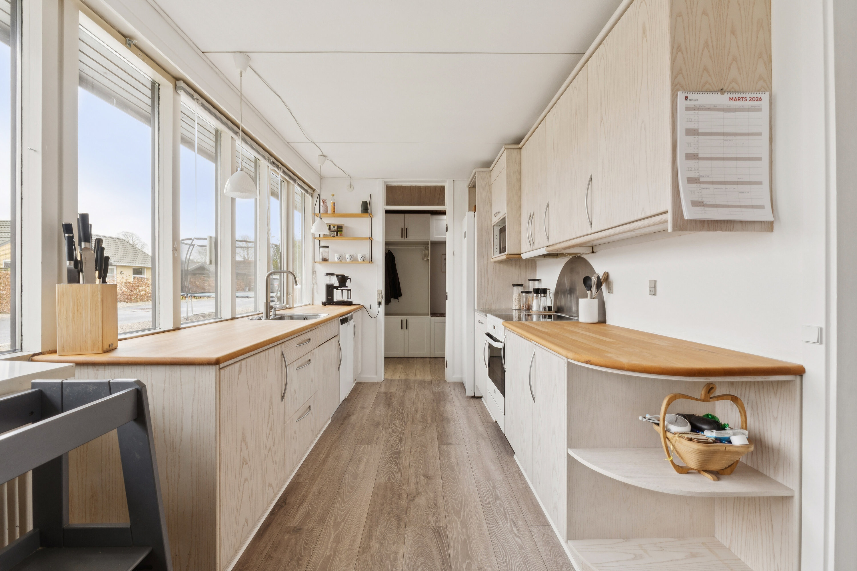 Fremhævet køkken billede i fuldskærmstilstand. Billede af Hesselbjerg 6, 5700 Svendborg