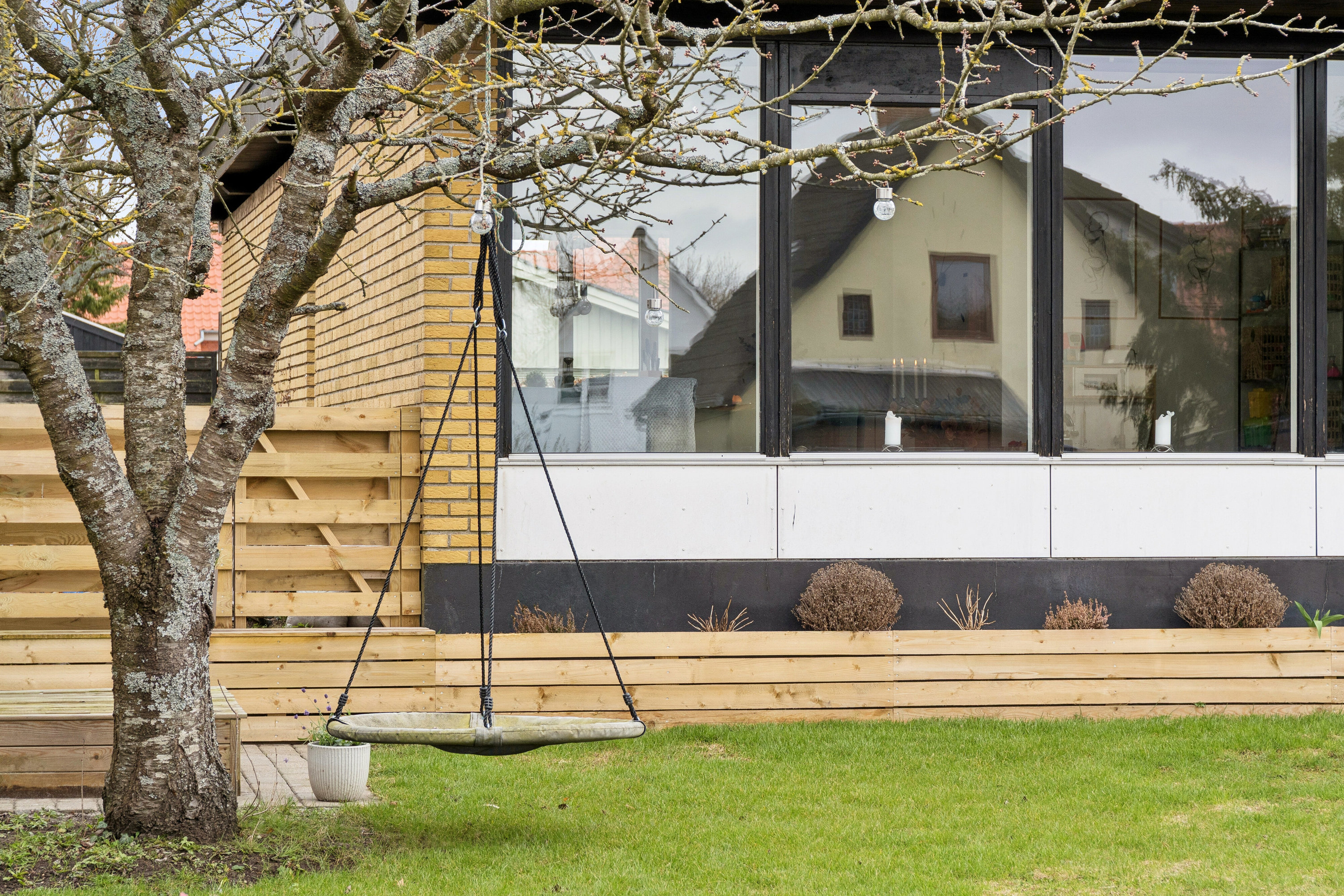 Fremhævet udendørs billede i fuldskærmstilstand. Billede af Hesselbjerg 6, 5700 Svendborg