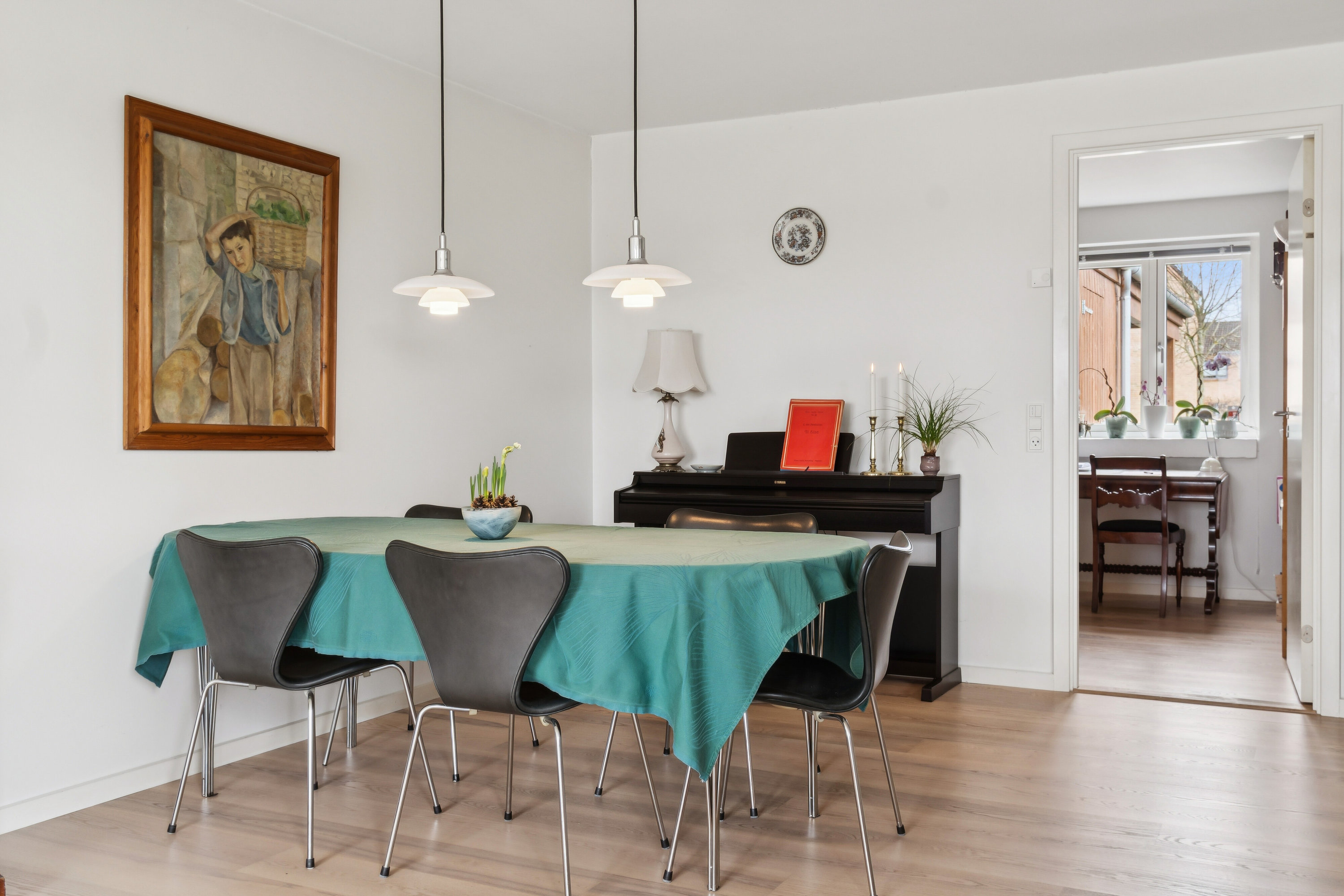 Fremhævet stue billede i fuldskærmstilstand. Billede af Ellemosevænget 28, 8310 Tranbjerg J