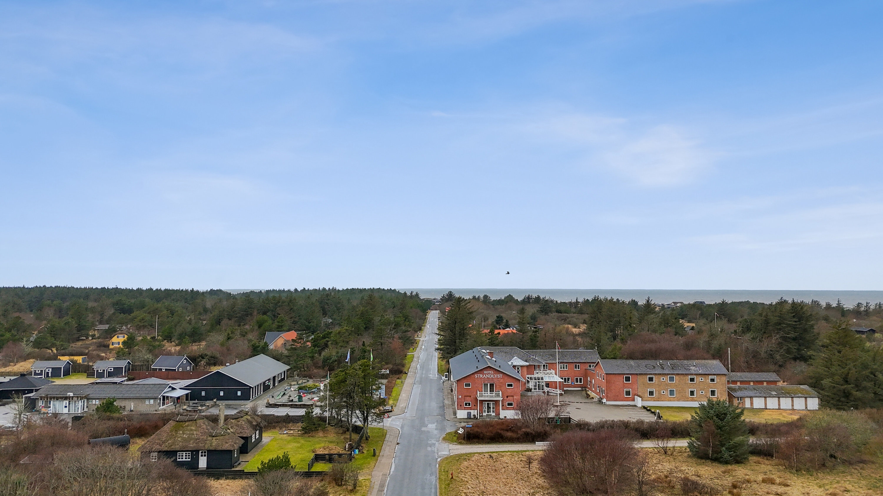 Fremhævet luftfoto billede i fuldskærmstilstand. Billede af Strandvejen 11, Tornby, 9850 Hirtshals