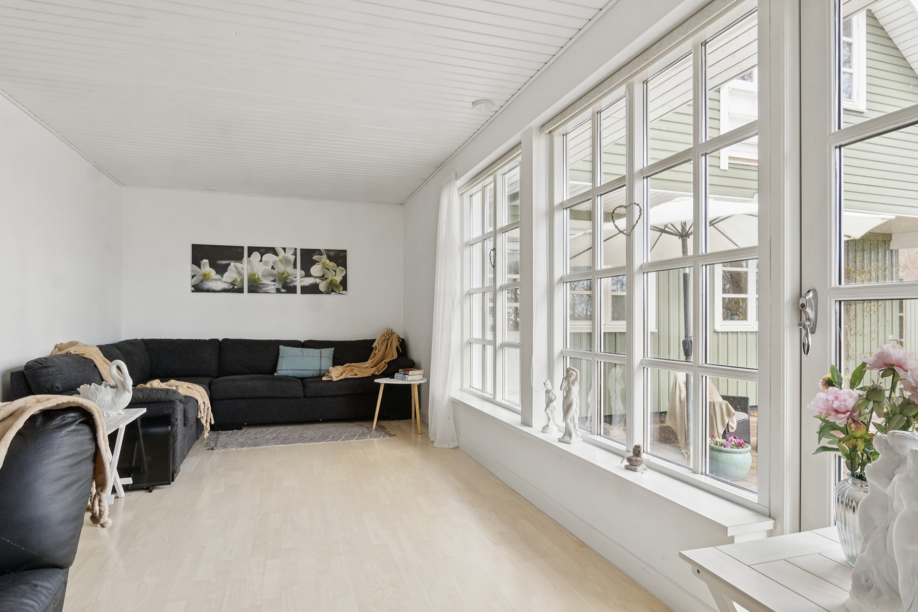 Fremhævet stue billede i fuldskærmstilstand. Billede af Elmevej 7C, Skovbakken, 3300 Frederiksværk