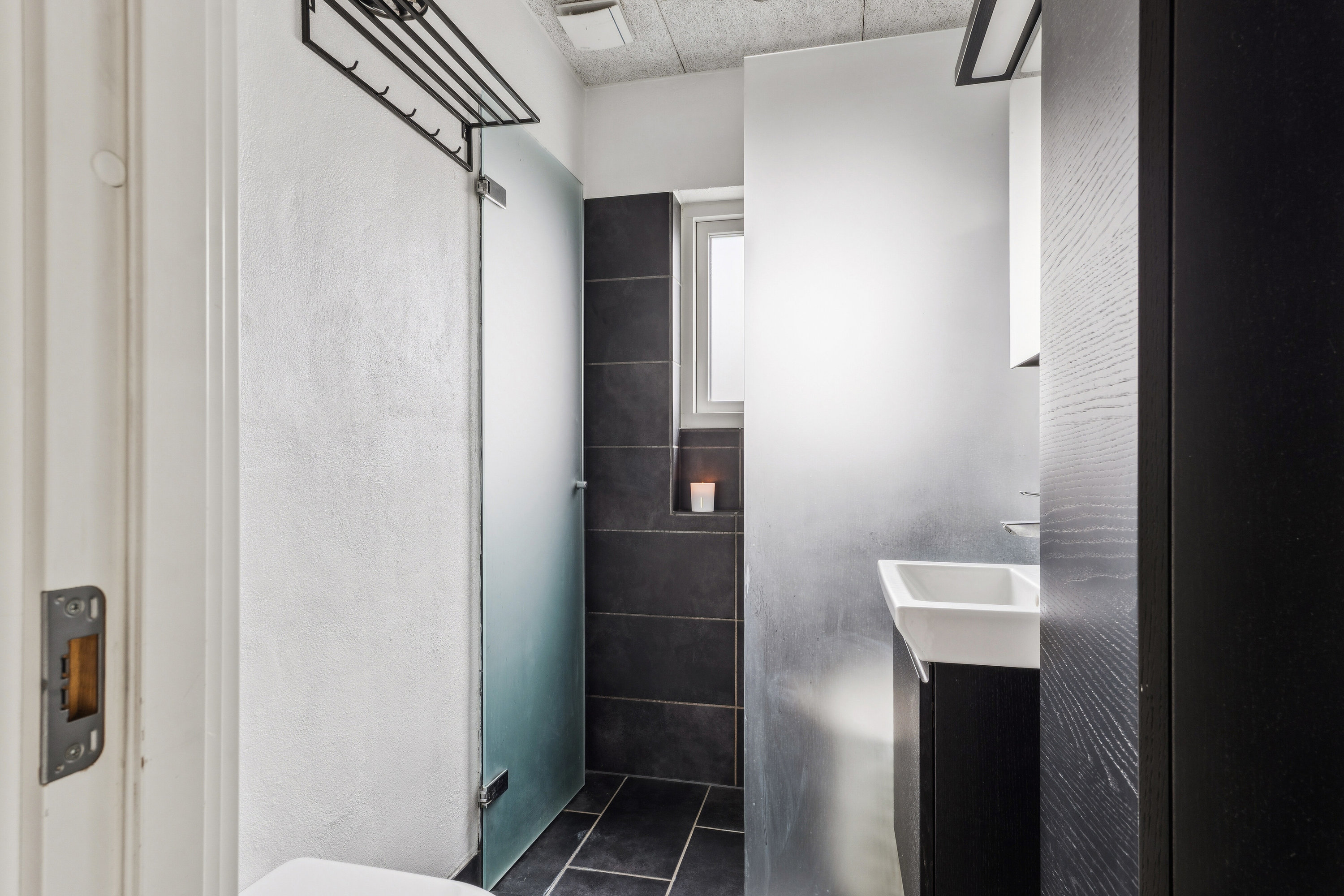 Fremhævet badeværelse billede i fuldskærmstilstand. Billede af Møllegade 66, 7430 Ikast