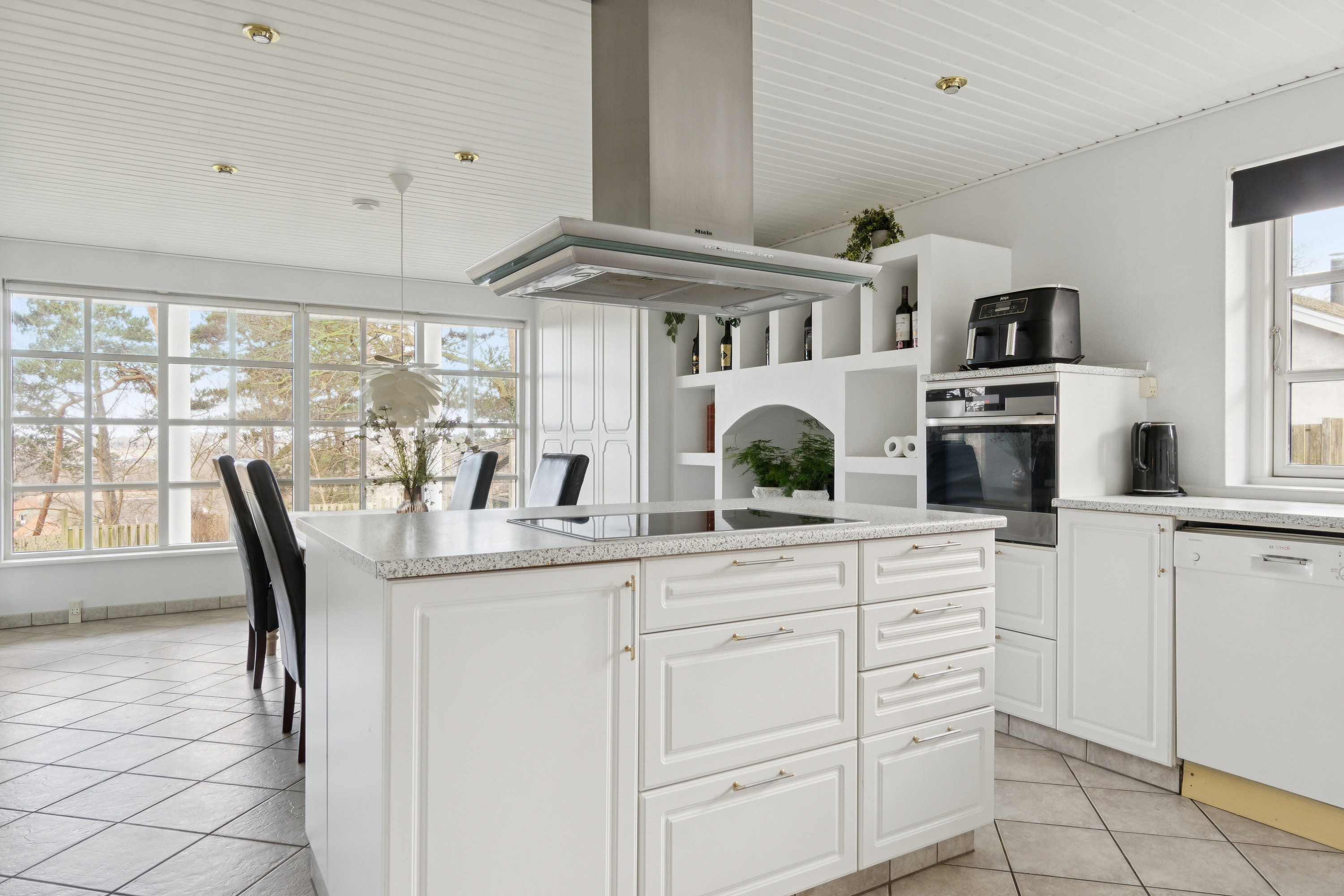 Fremhævet køkkenalrum billede i fuldskærmstilstand. Billede af Elmevej 7C, Skovbakken, 3300 Frederiksværk