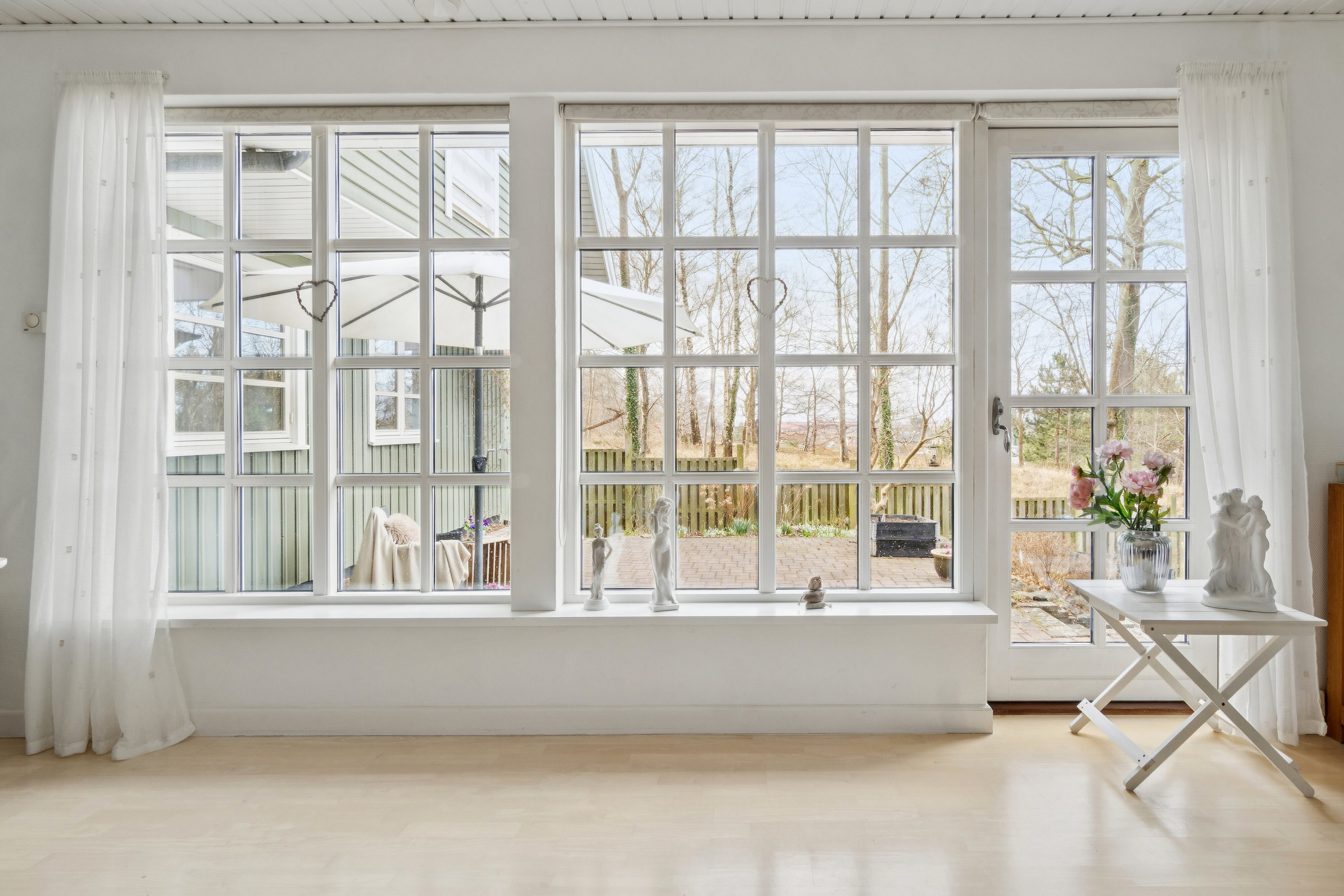 Fremhævet stue billede i fuldskærmstilstand. Billede af Elmevej 7C, Skovbakken, 3300 Frederiksværk