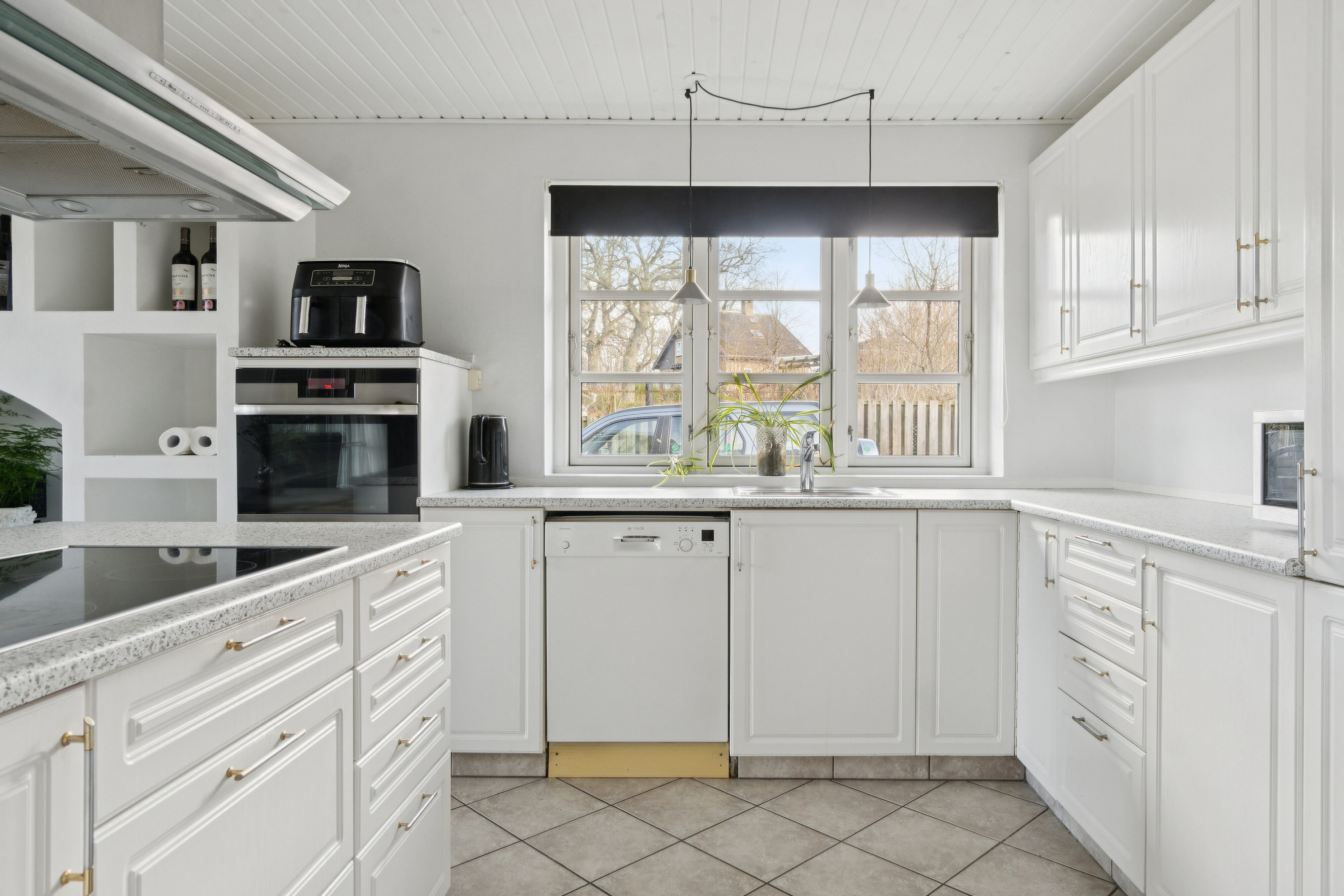 Fremhævet køkkenalrum billede i fuldskærmstilstand. Billede af Elmevej 7C, Skovbakken, 3300 Frederiksværk