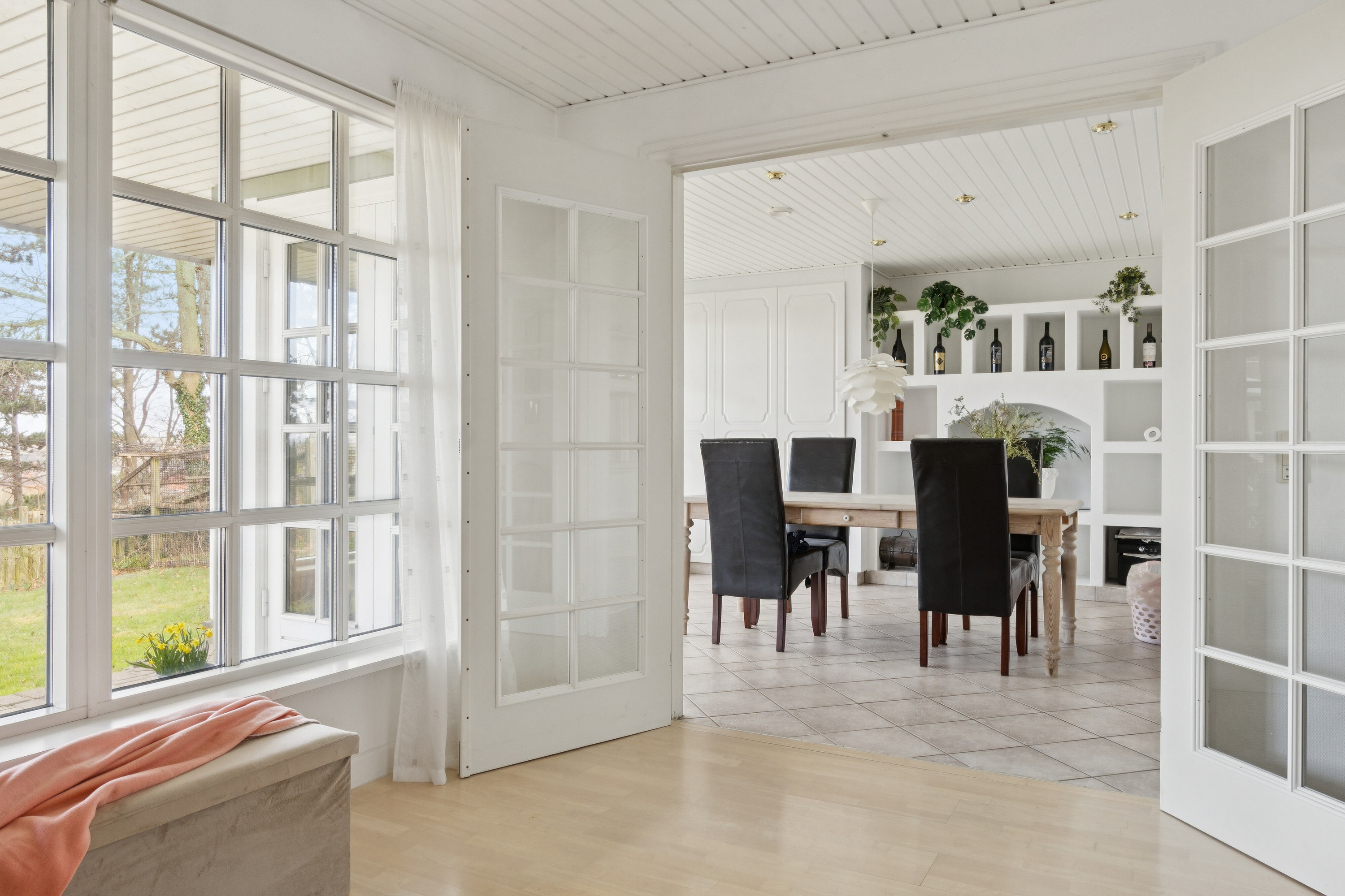 Fremhævet stue billede i fuldskærmstilstand. Billede af Elmevej 7C, Skovbakken, 3300 Frederiksværk