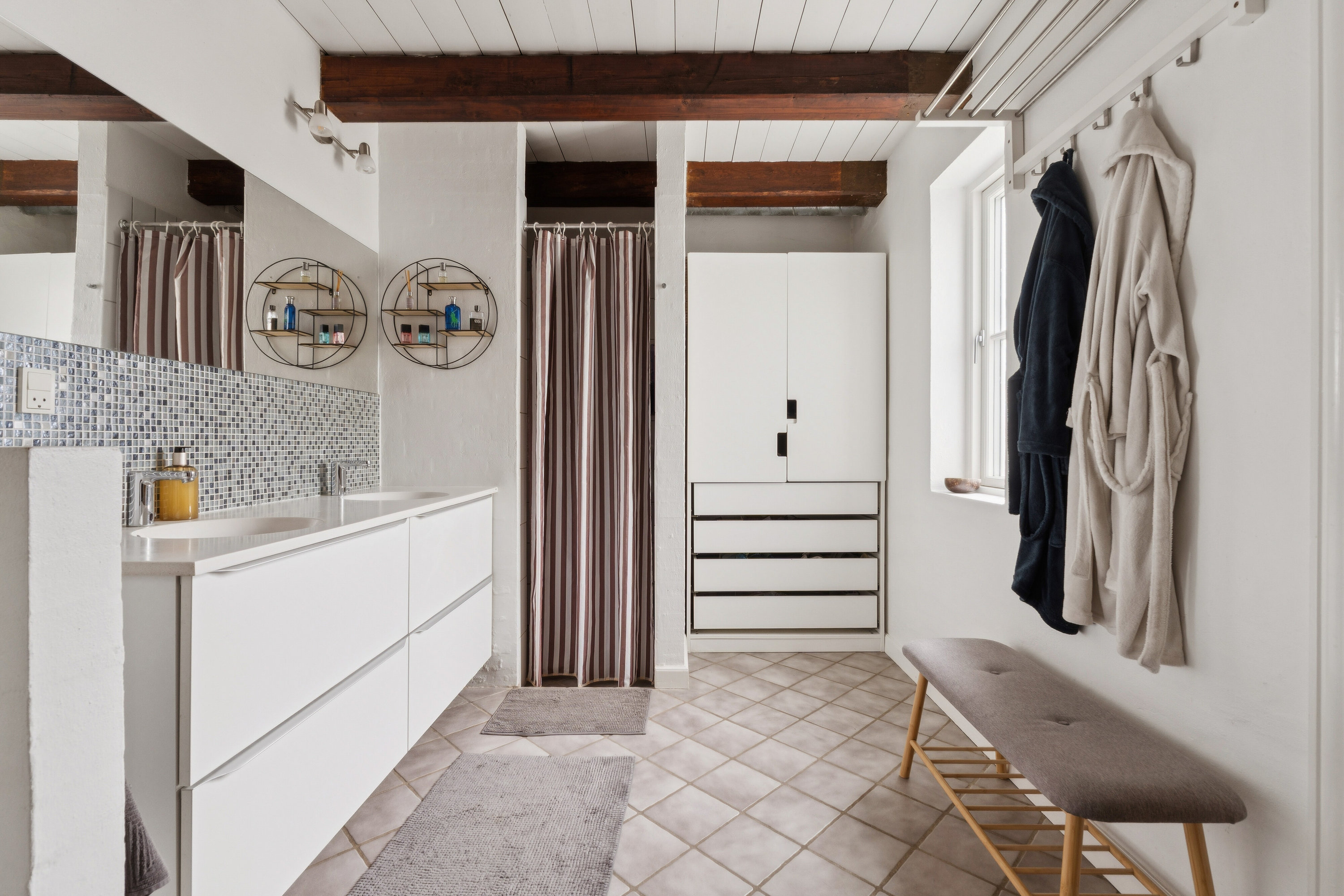 Fremhævet badeværelse billede i fuldskærmstilstand. Billede af Vesterskovvej 1, Årslev Mark, 5792 Årslev