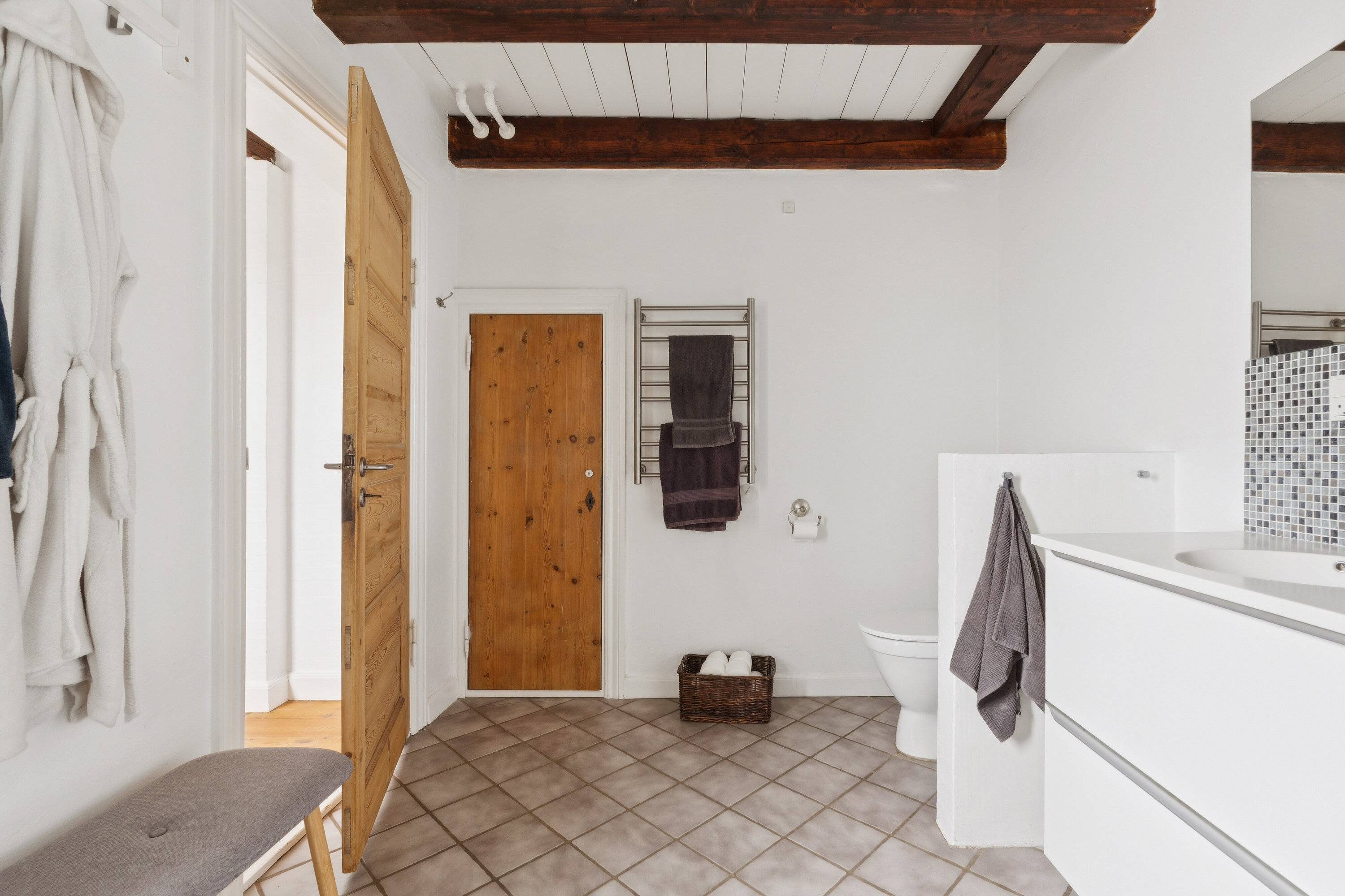 Fremhævet badeværelse billede i fuldskærmstilstand. Billede af Vesterskovvej 1, Årslev Mark, 5792 Årslev