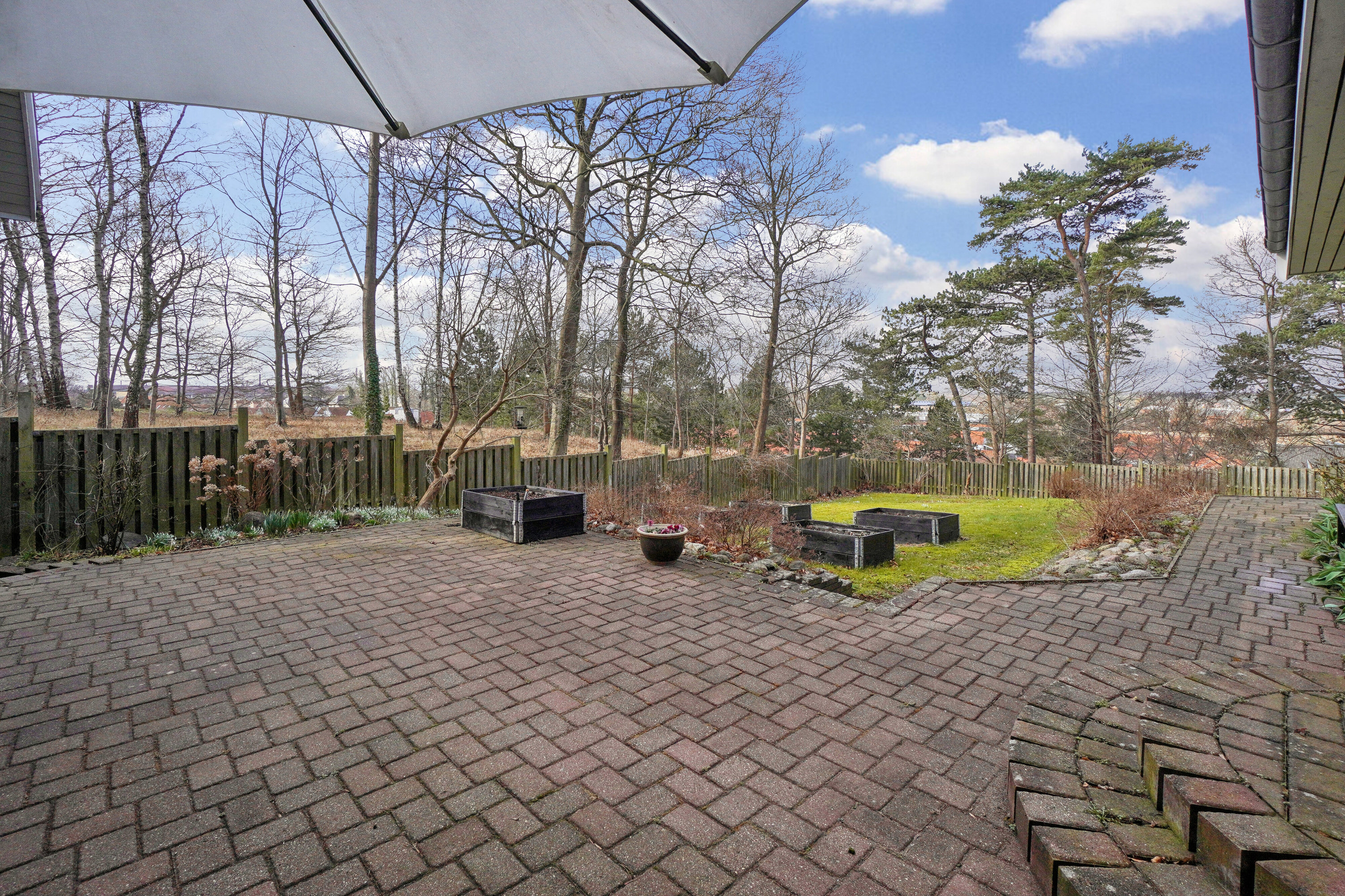 Fremhævet terrasse billede i fuldskærmstilstand. Billede af Elmevej 7C, Skovbakken, 3300 Frederiksværk