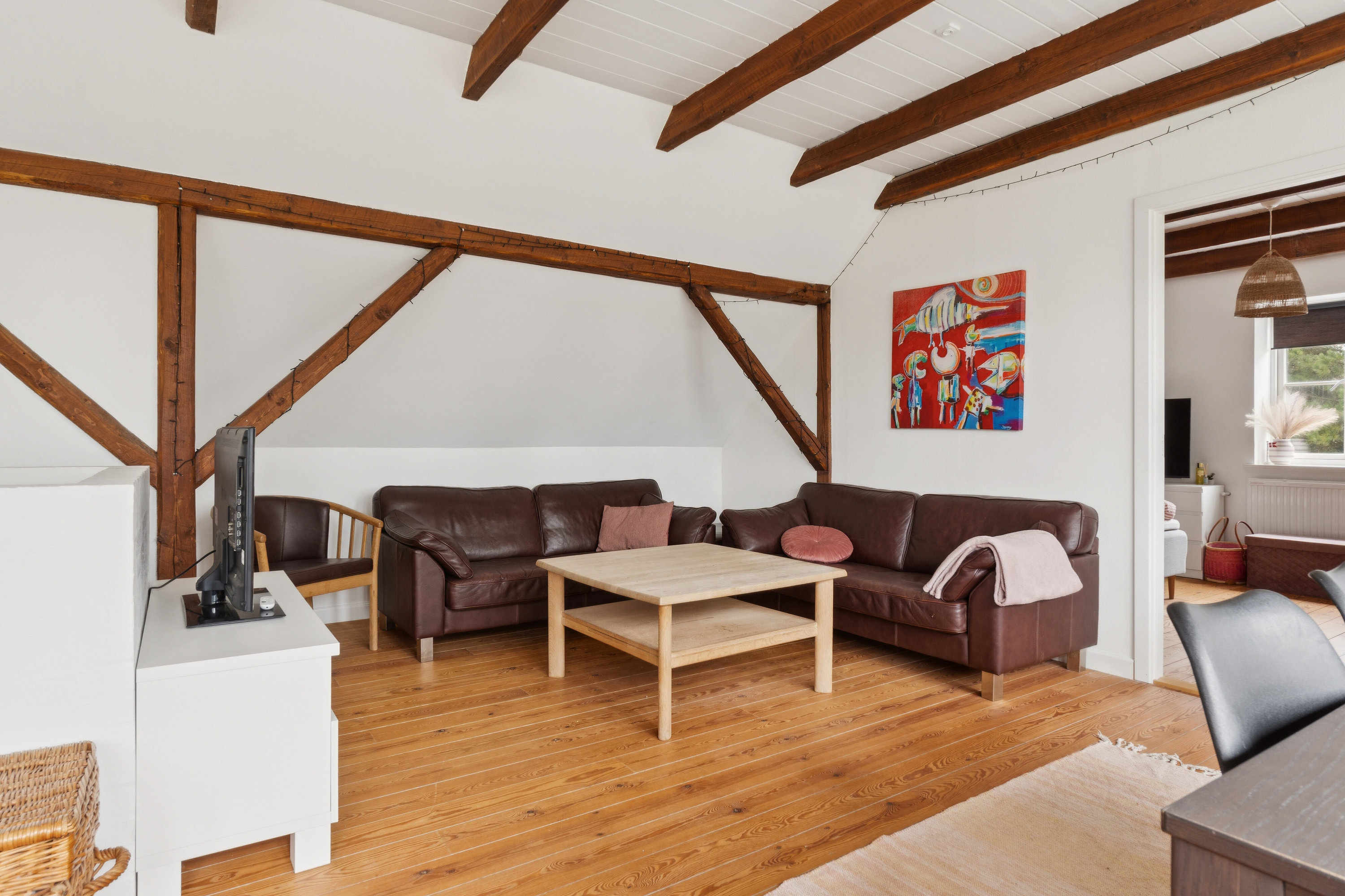 Fremhævet stue billede i fuldskærmstilstand. Billede af Vesterskovvej 1, Årslev Mark, 5792 Årslev