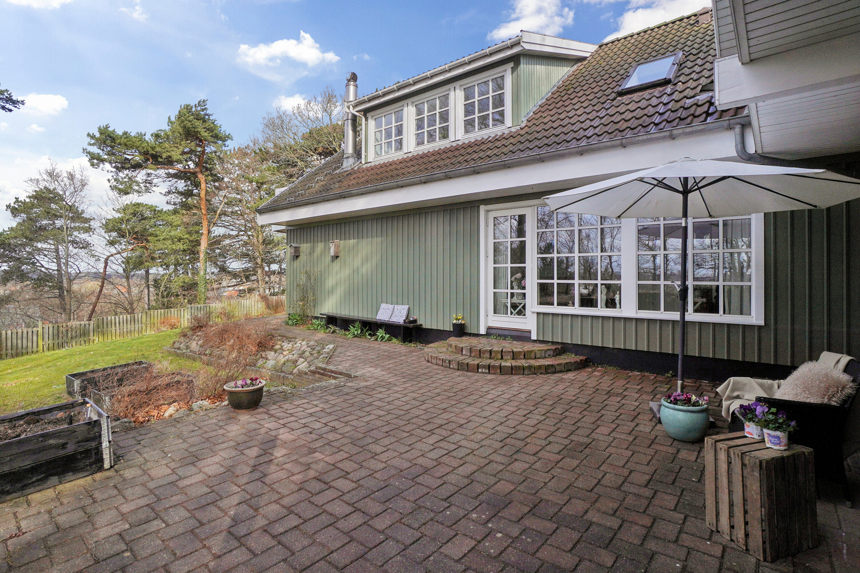 Fremhævet udendørs billede i fuldskærmstilstand. Billede af Elmevej 7C, Skovbakken, 3300 Frederiksværk