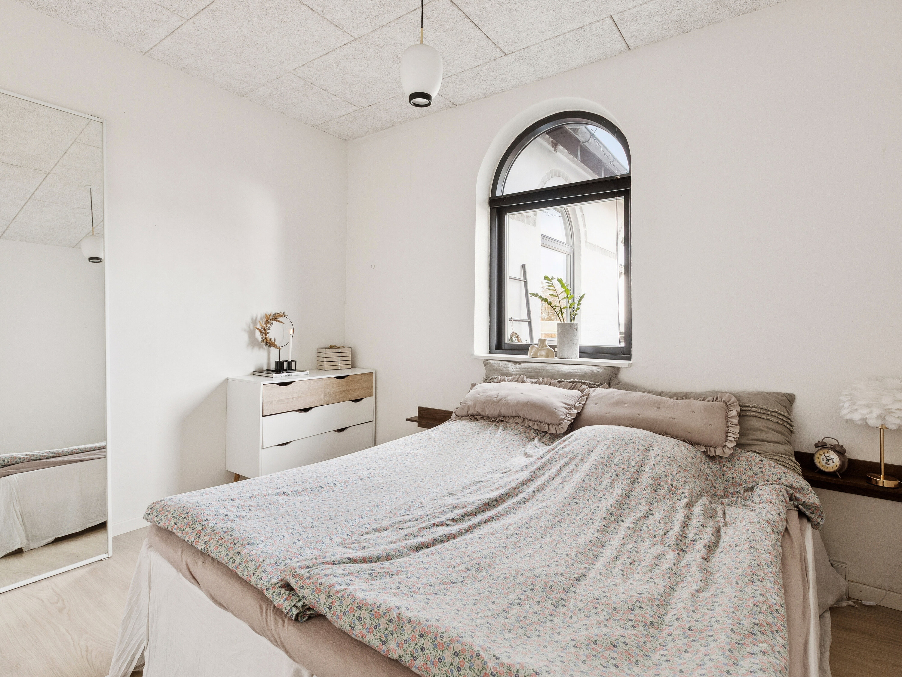 Fremhævet soveværelse billede i fuldskærmstilstand. Billede af Baggesvognsvej 2, 9870 Sindal