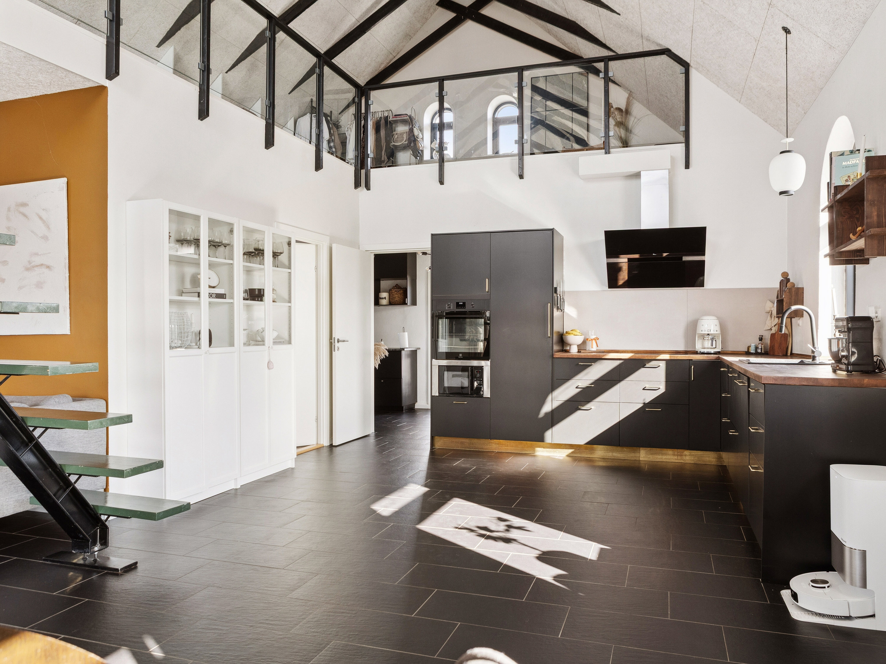 Fremhævet stue billede i fuldskærmstilstand. Billede af Baggesvognsvej 2, 9870 Sindal