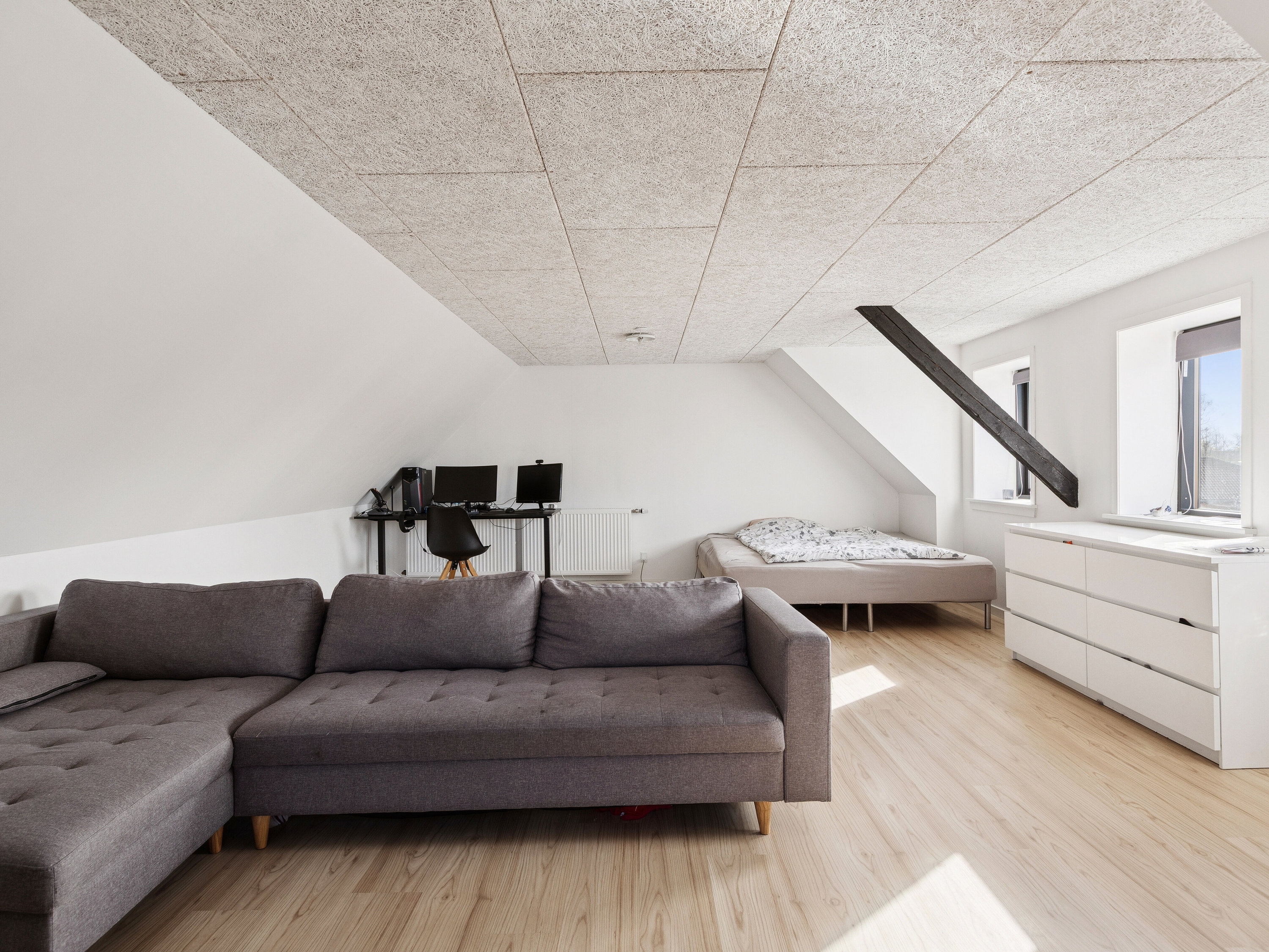 Fremhævet stue billede i fuldskærmstilstand. Billede af Baggesvognsvej 2, 9870 Sindal