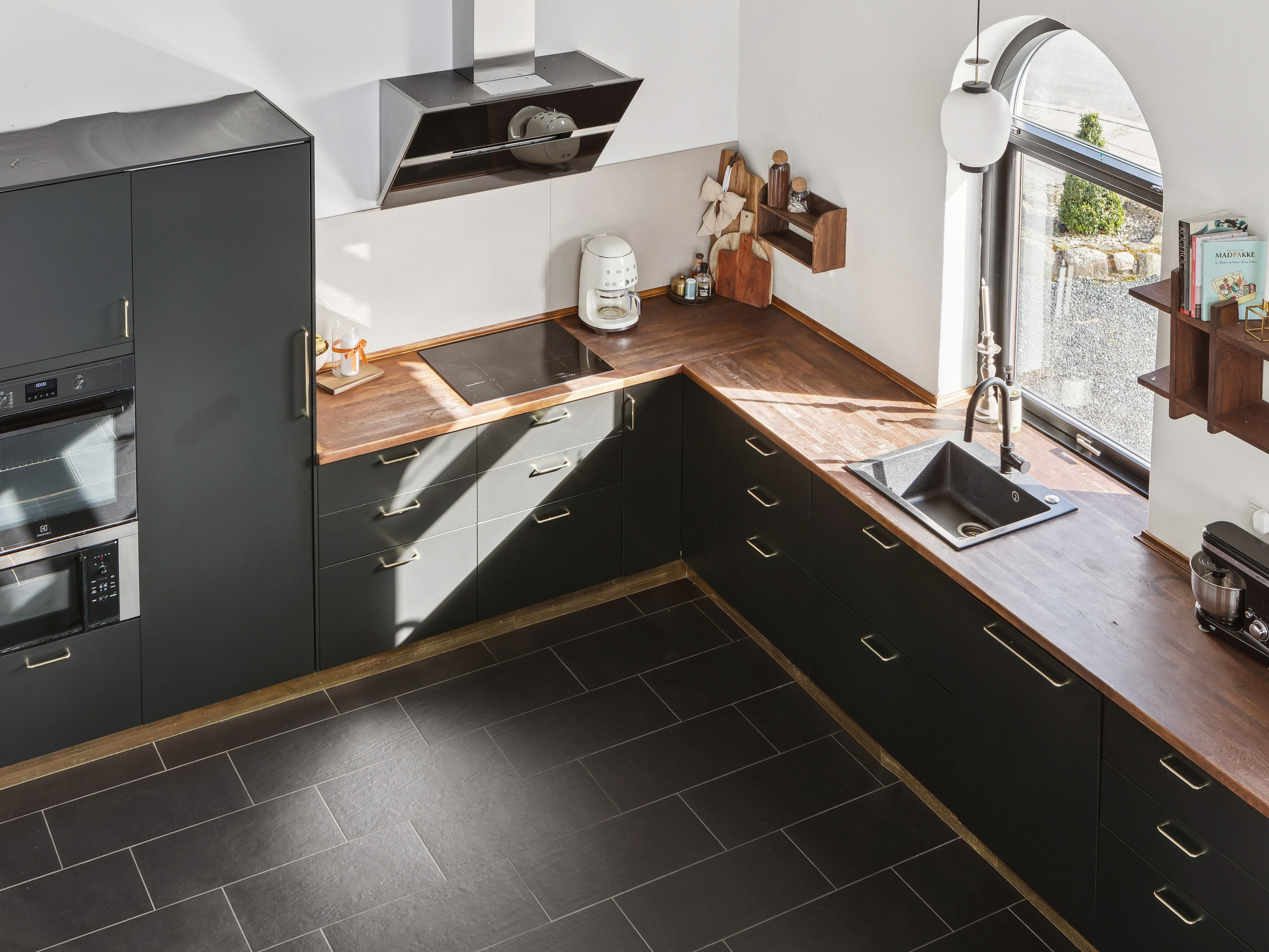 Fremhævet køkken billede i fuldskærmstilstand. Billede af Baggesvognsvej 2, 9870 Sindal