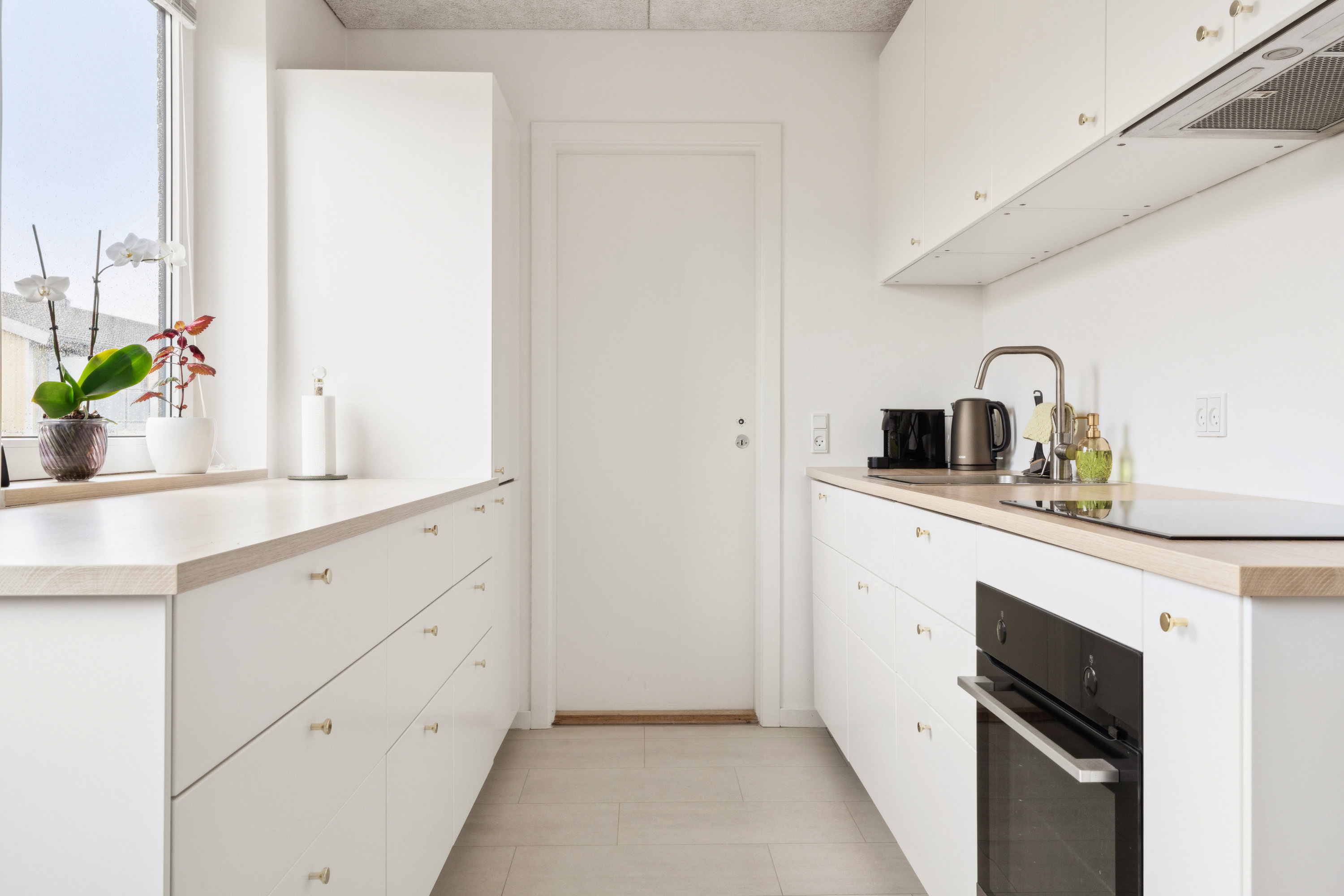 Fremhævet køkken billede i fuldskærmstilstand. Billede af Blomstermarken 109, 1. tv., 9000 Aalborg