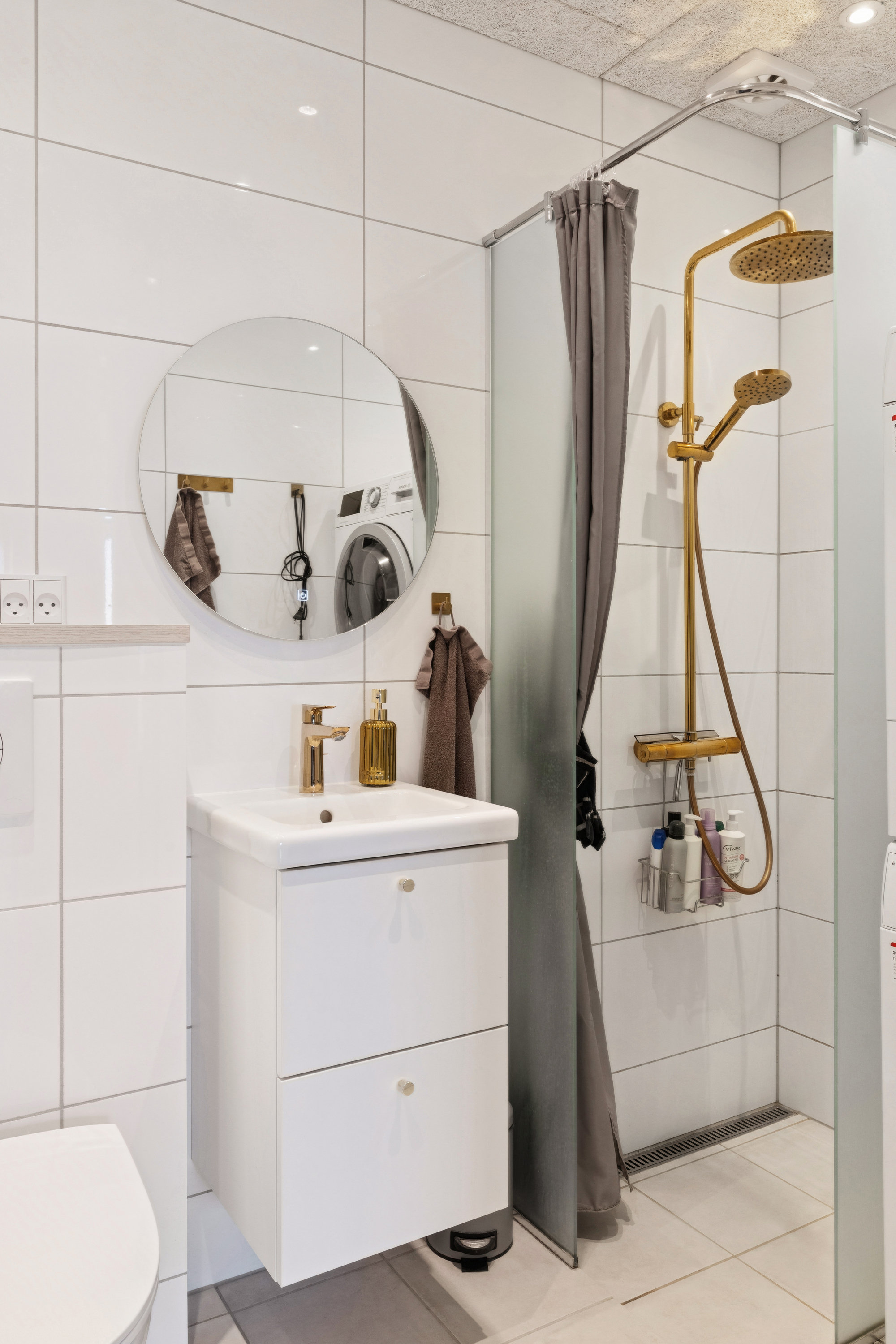 Fremhævet badeværelse billede i fuldskærmstilstand. Billede af Blomstermarken 109, 1. tv., 9000 Aalborg