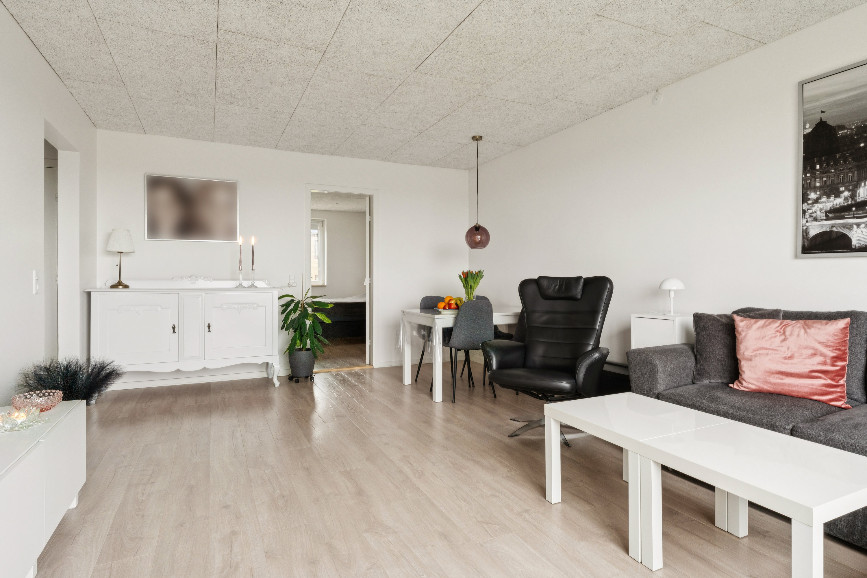 Fremhævet stue billede i fuldskærmstilstand. Billede af Blomstermarken 109, 1. tv., 9000 Aalborg