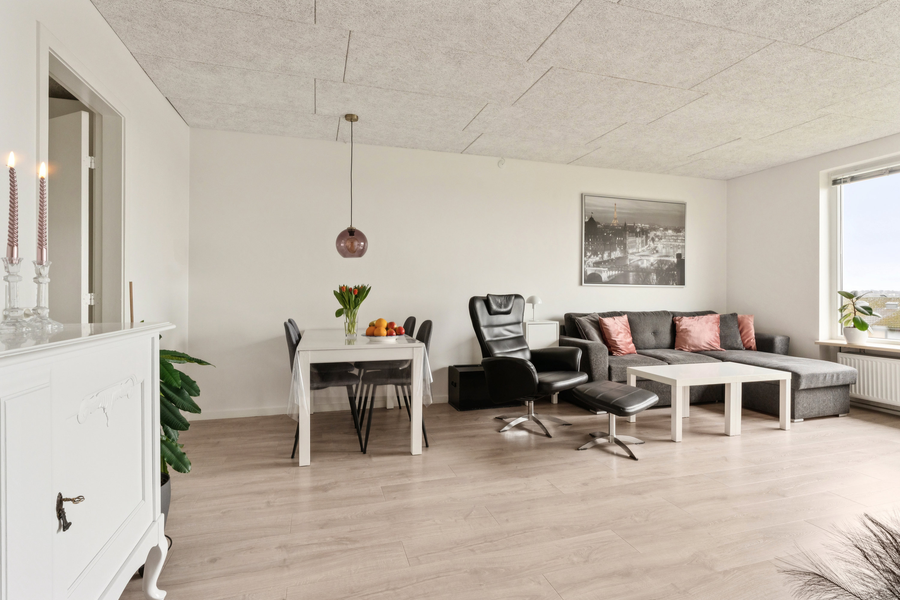 Fremhævet stue billede i fuldskærmstilstand. Billede af Blomstermarken 109, 1. tv., 9000 Aalborg