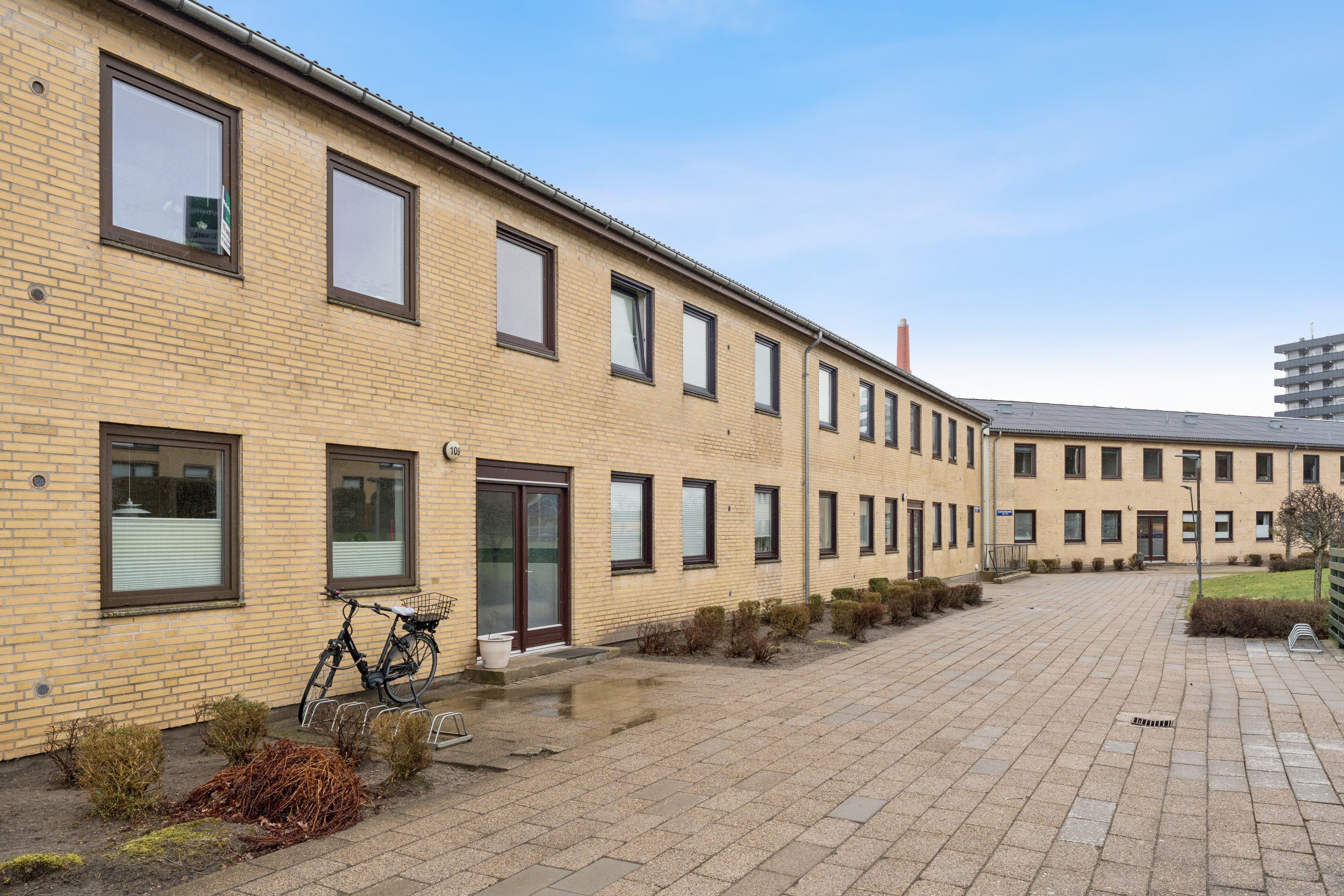 Fremhævet andet billede i fuldskærmstilstand. Billede af Blomstermarken 109, 1. tv., 9000 Aalborg