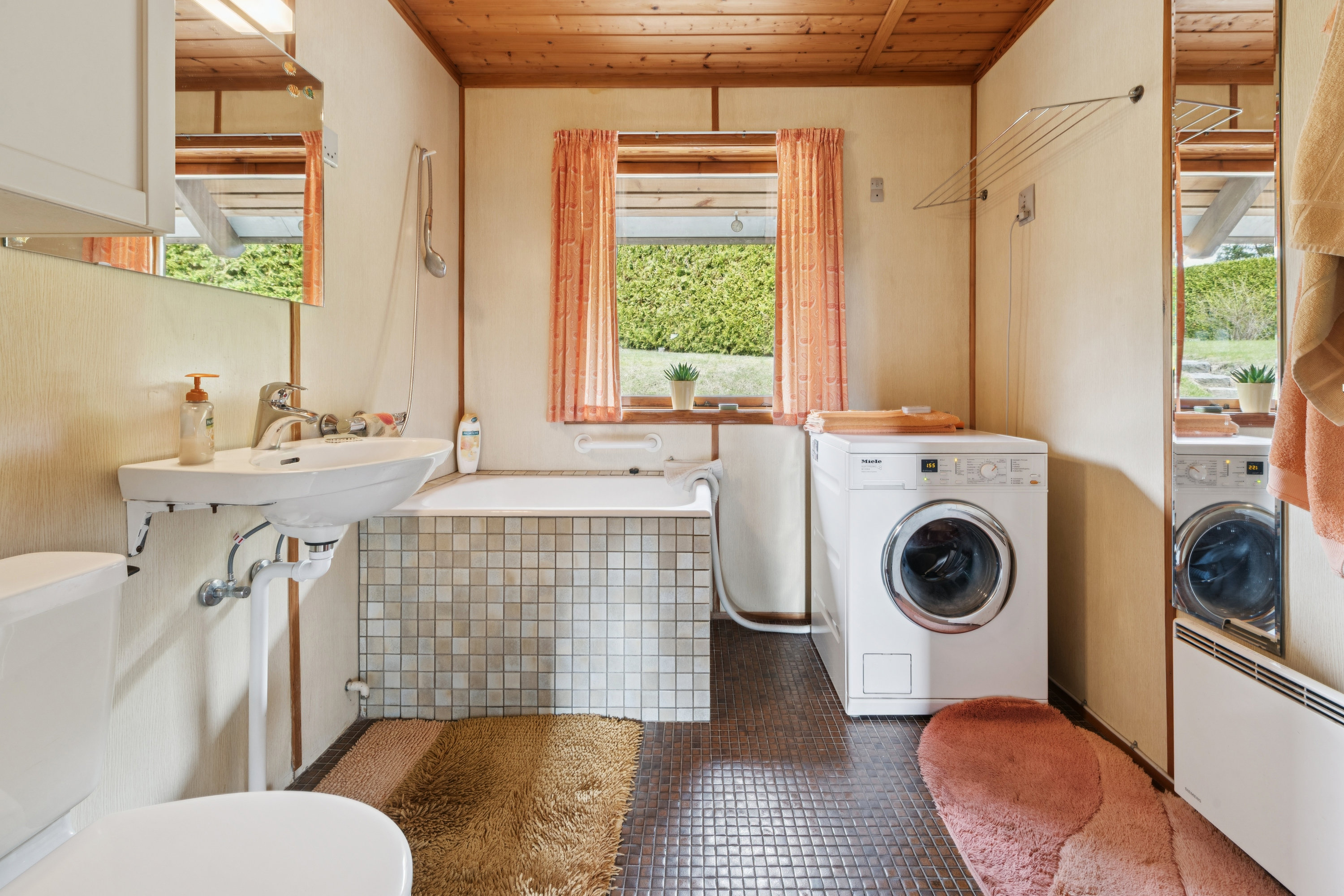 Fremhævet badeværelse billede i fuldskærmstilstand. Billede af Værebrovej 188, 2880 Bagsværd