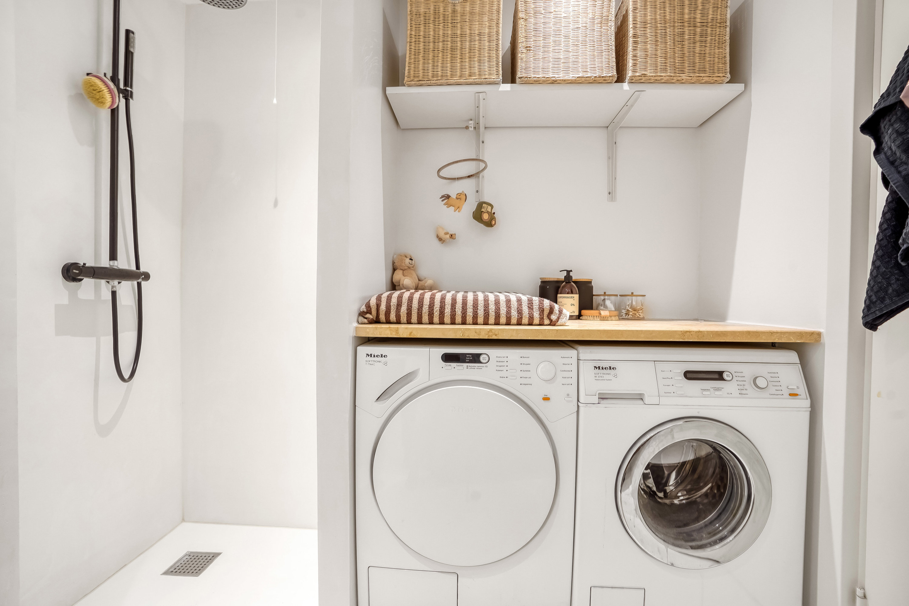 Fremhævet badeværelse billede i fuldskærmstilstand. Billede af Hollufgård Vænget 26, Holluf Pile, 5220 Odense SØ