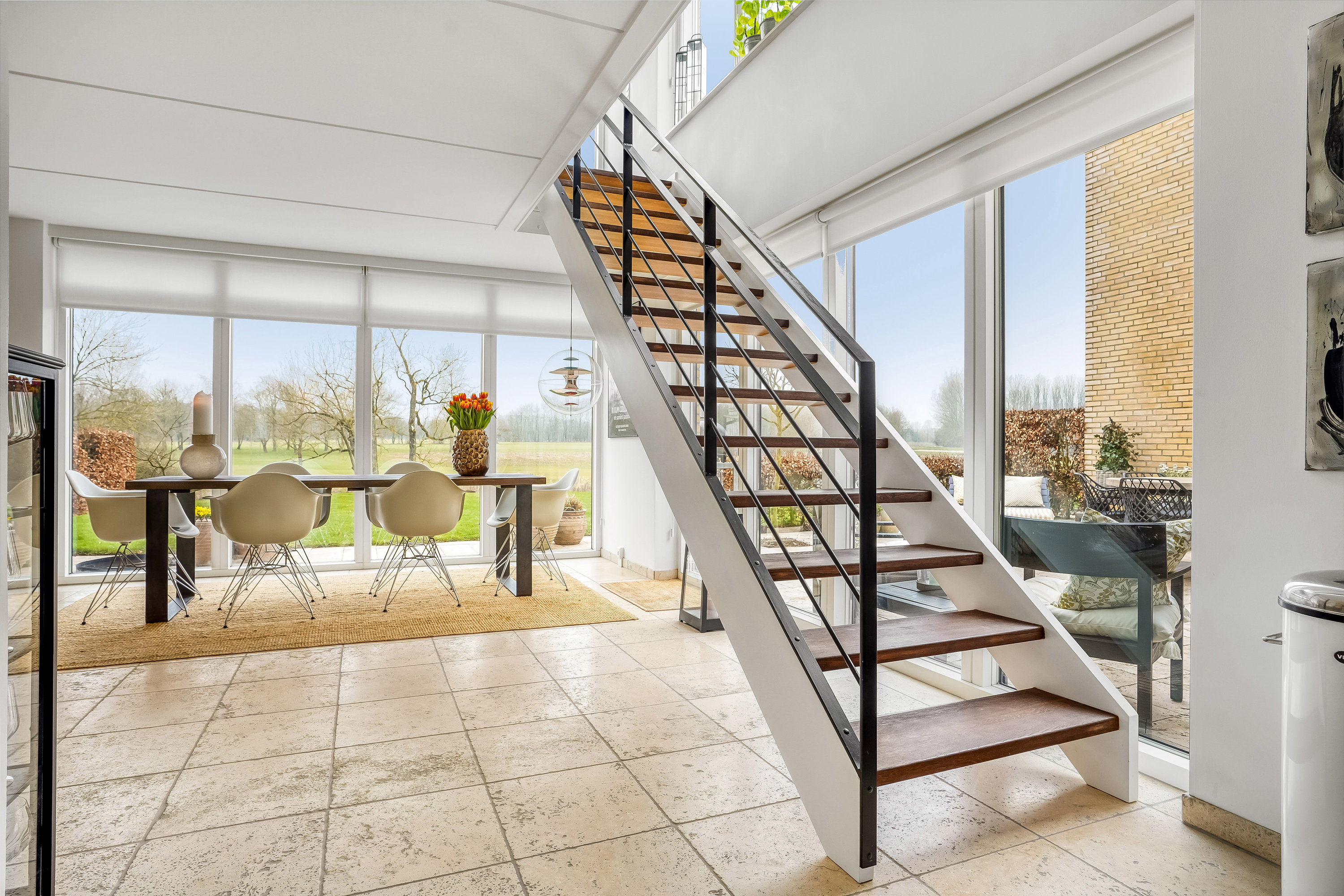 Fremhævet stue billede i fuldskærmstilstand. Billede af Hollufgård Vænget 26, Holluf Pile, 5220 Odense SØ