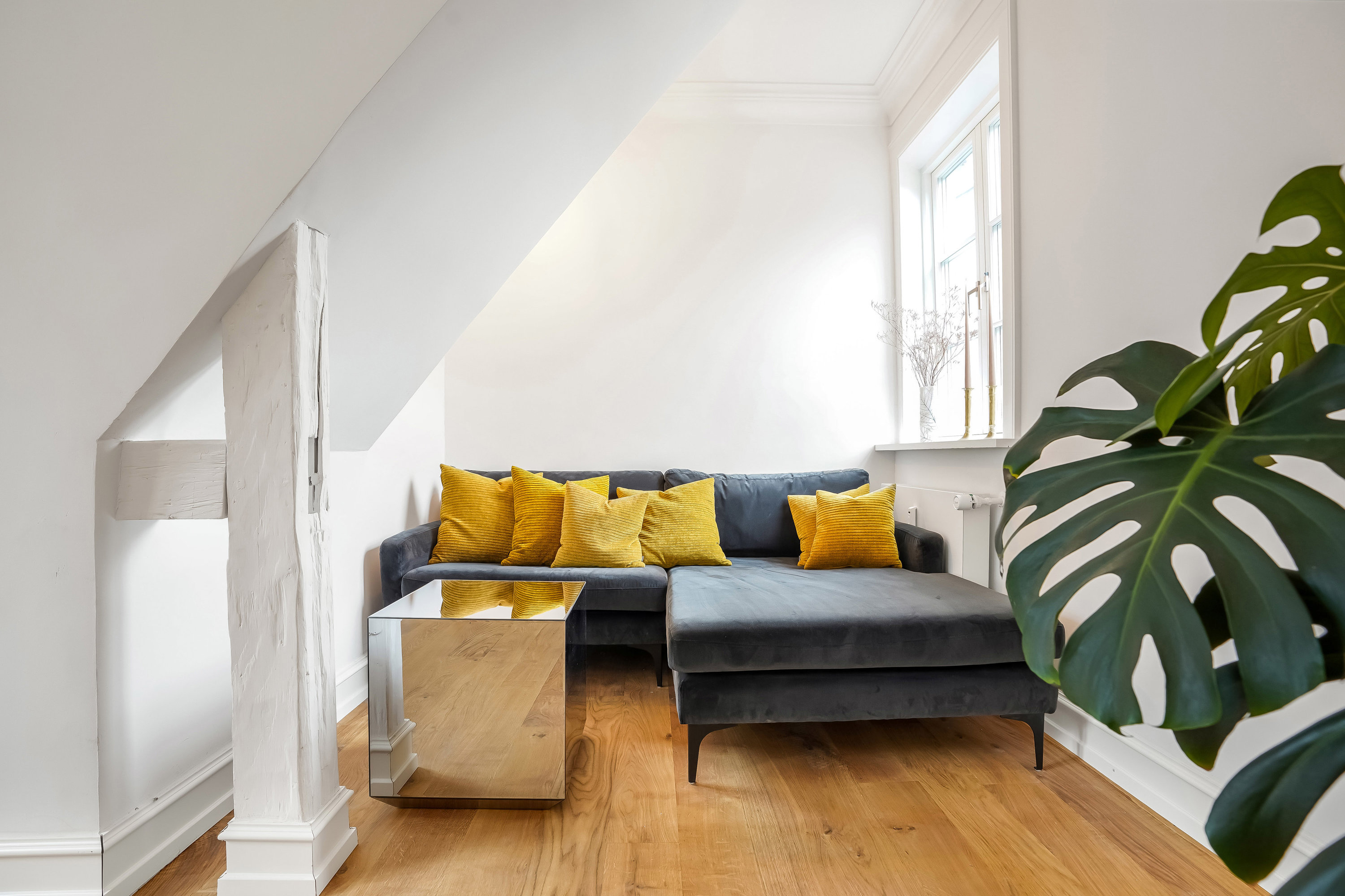 Fremhævet stue billede i fuldskærmstilstand. Billede af Vindegade 100F, 5000 Odense C