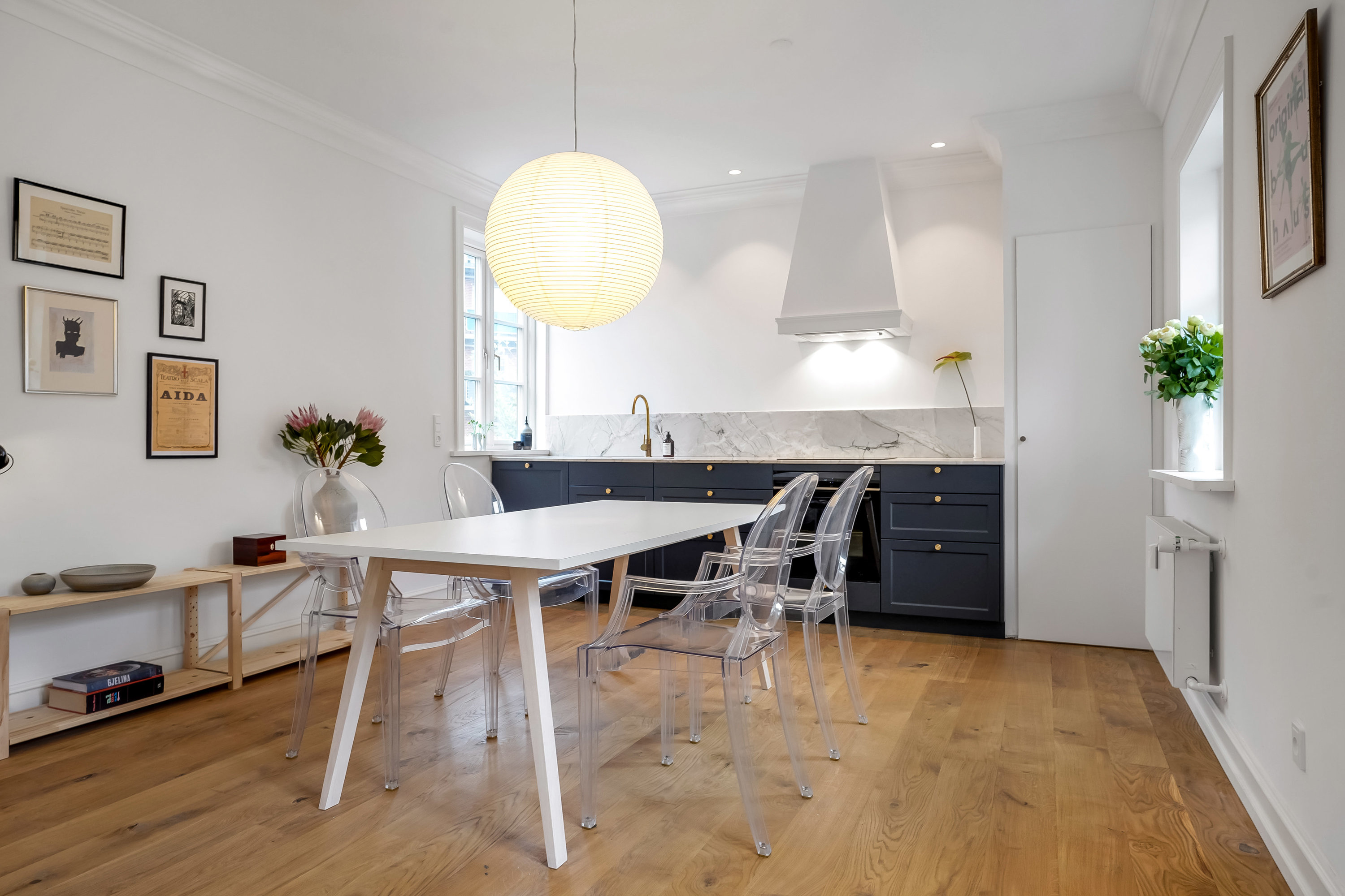 Fremhævet stue billede i fuldskærmstilstand. Billede af Vindegade 100F, 5000 Odense C