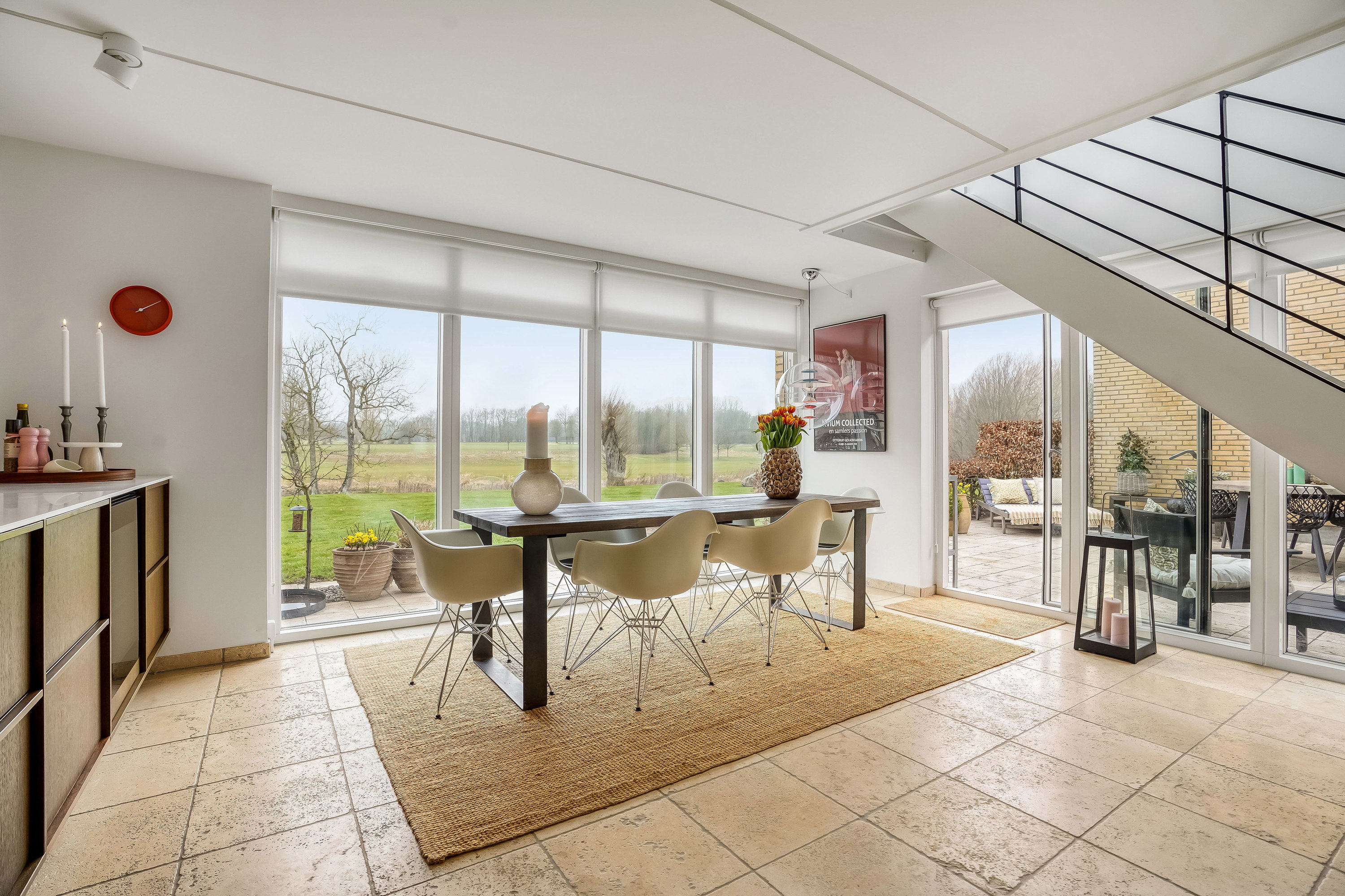 Fremhævet stue billede i fuldskærmstilstand. Billede af Hollufgård Vænget 26, Holluf Pile, 5220 Odense SØ