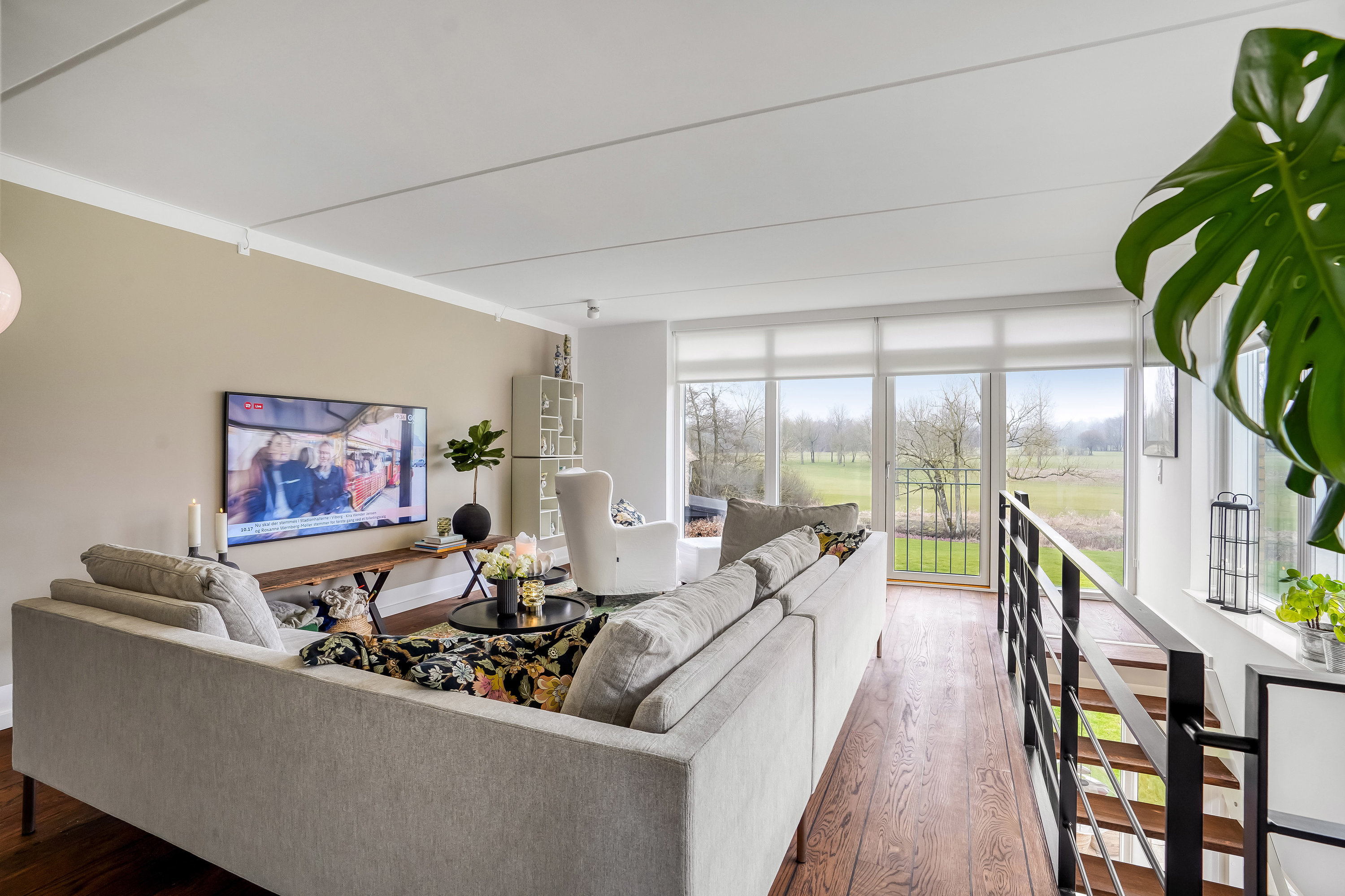 Fremhævet stue billede i fuldskærmstilstand. Billede af Hollufgård Vænget 26, Holluf Pile, 5220 Odense SØ