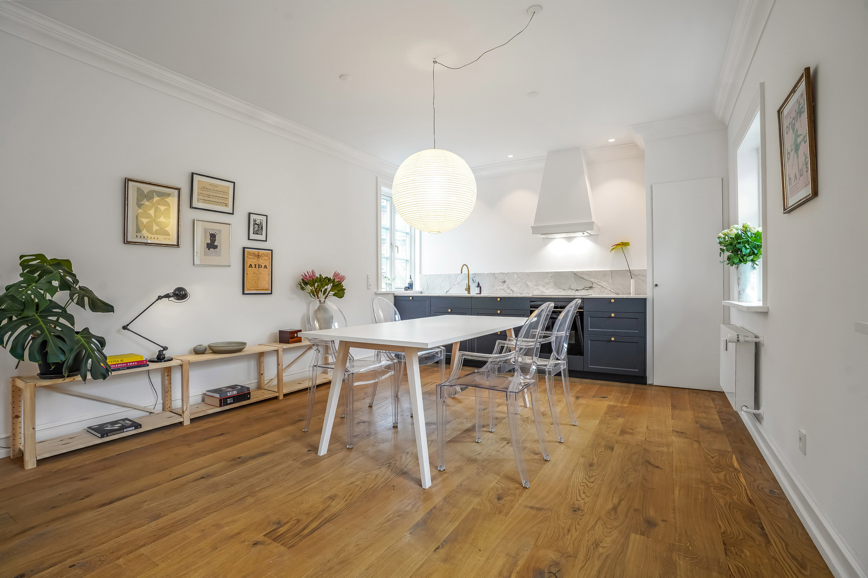 Fremhævet stue billede i fuldskærmstilstand. Billede af Vindegade 100F, 5000 Odense C