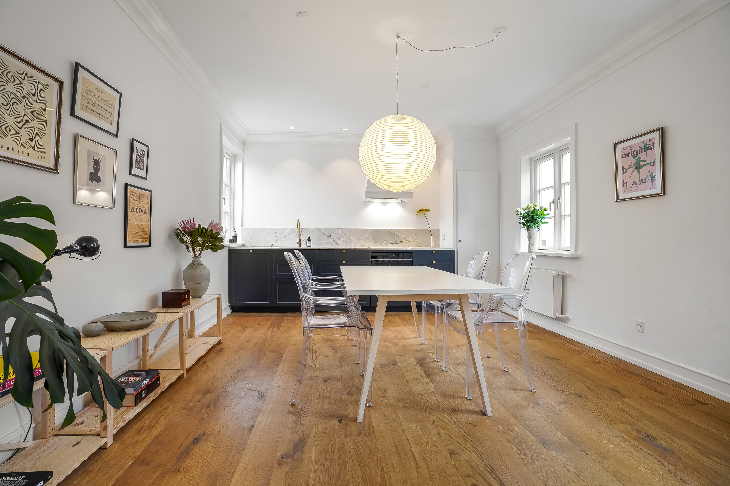 Fremhævet stue billede i fuldskærmstilstand. Billede af Vindegade 100F, 5000 Odense C