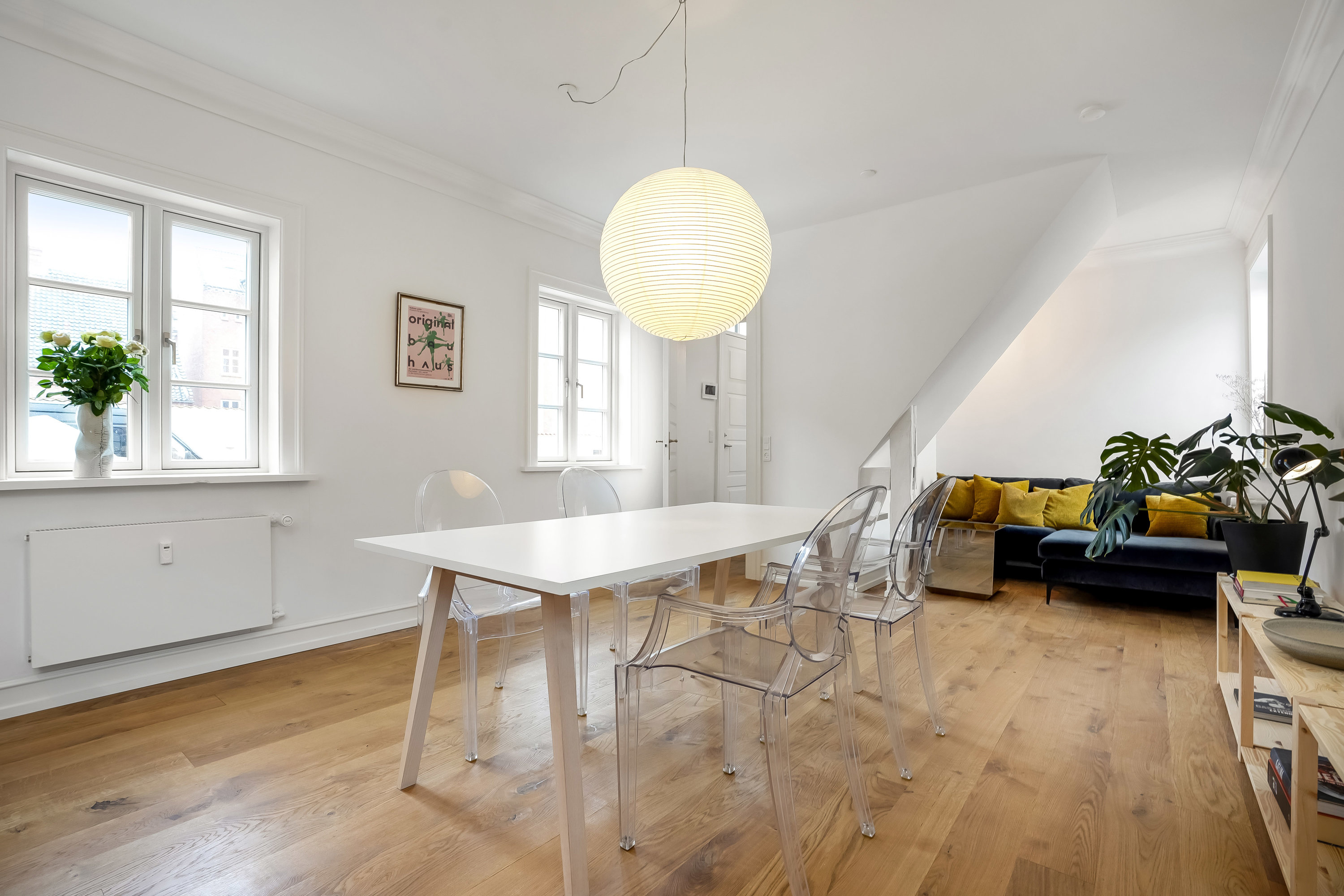 Fremhævet stue billede i fuldskærmstilstand. Billede af Vindegade 100F, 5000 Odense C