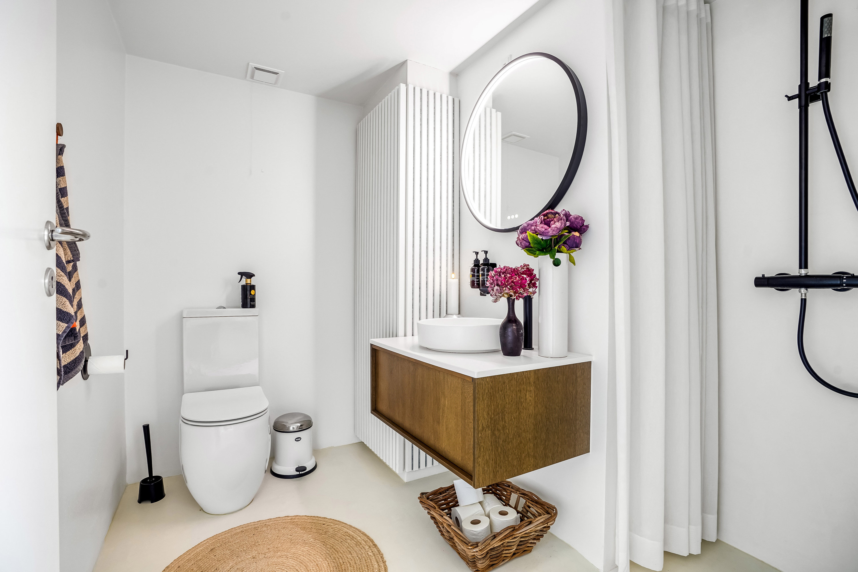 Fremhævet toilet billede i fuldskærmstilstand. Billede af Hollufgård Vænget 26, Holluf Pile, 5220 Odense SØ