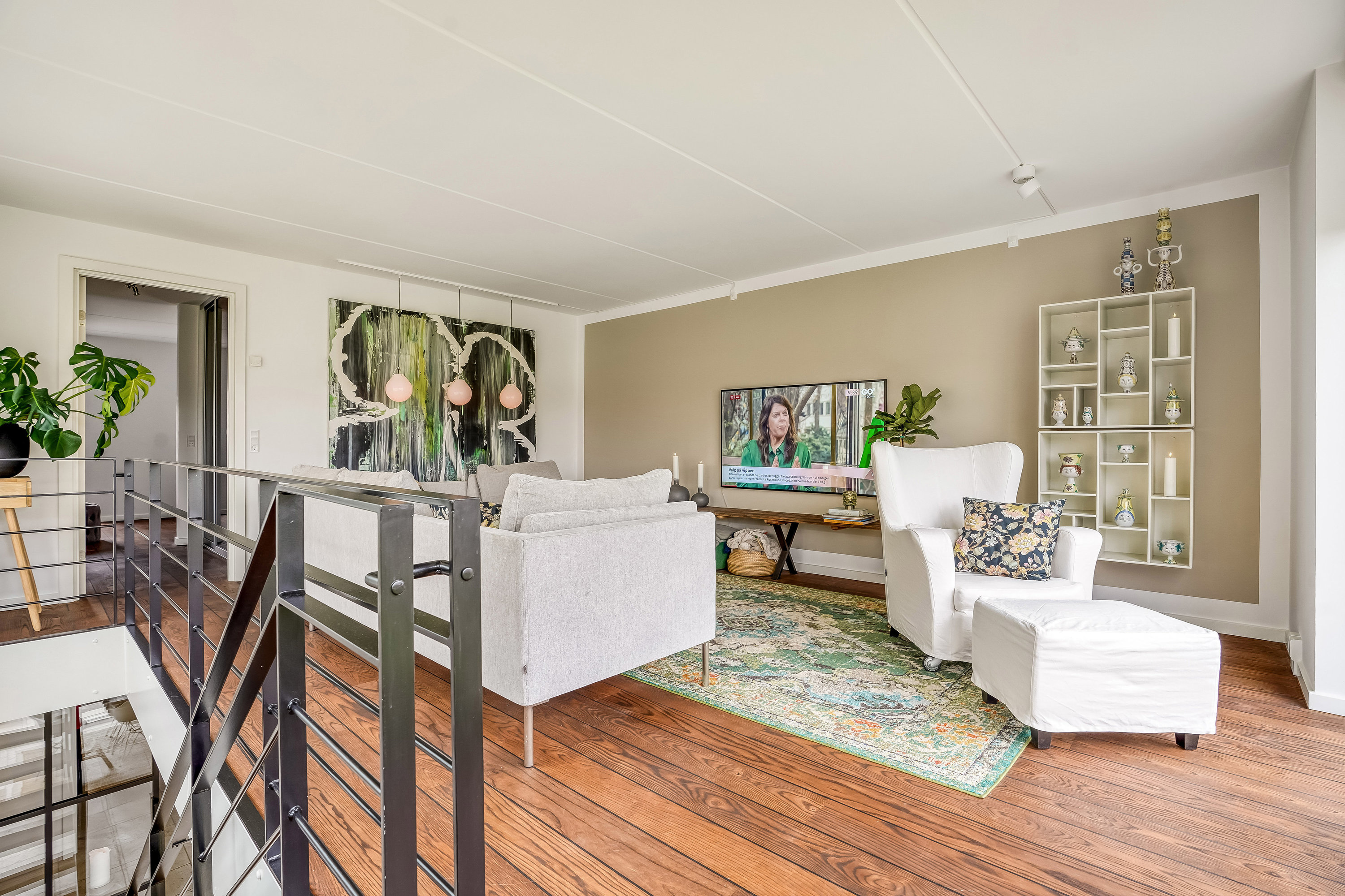 Fremhævet stue billede i fuldskærmstilstand. Billede af Hollufgård Vænget 26, Holluf Pile, 5220 Odense SØ