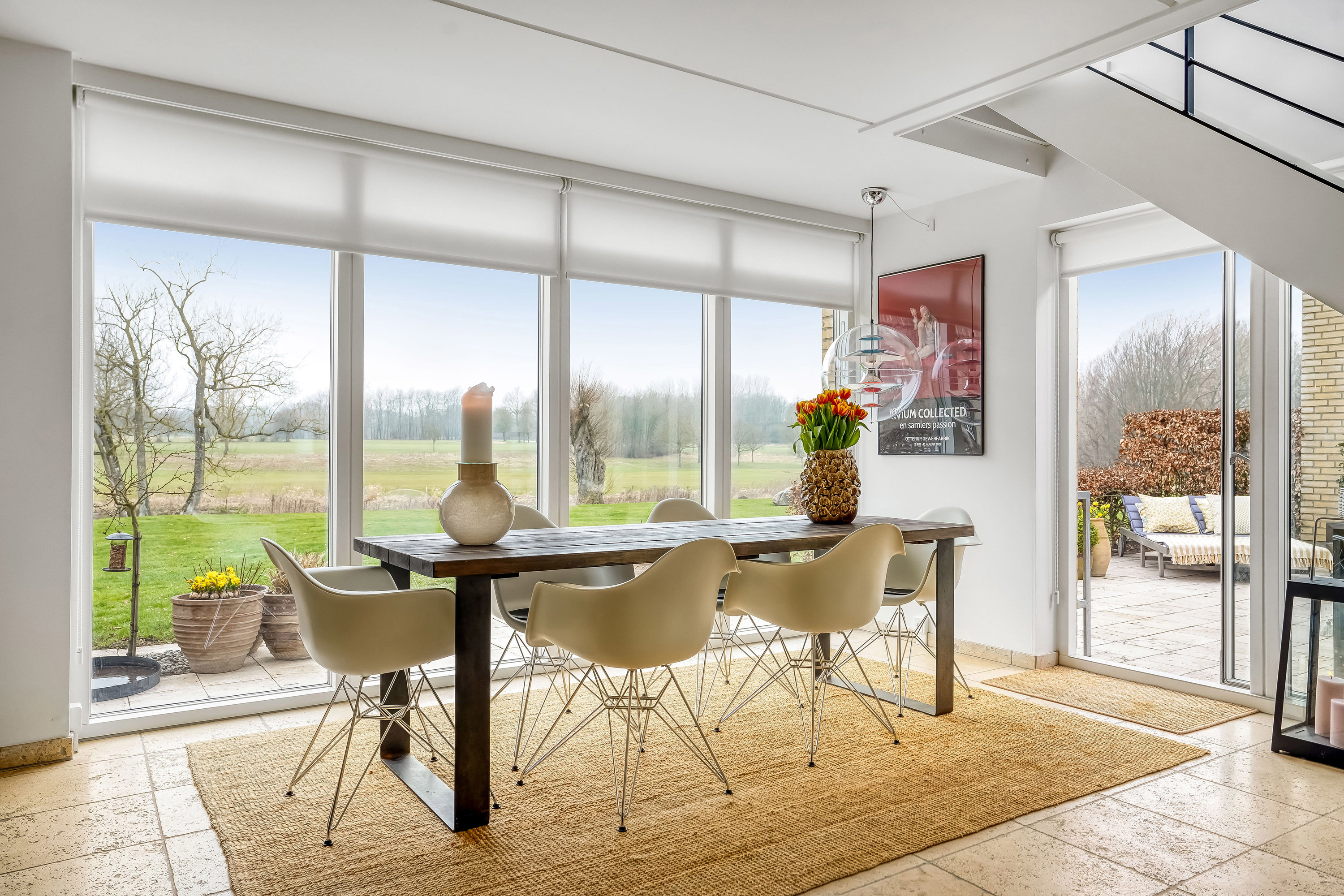 Fremhævet stue billede i fuldskærmstilstand. Billede af Hollufgård Vænget 26, Holluf Pile, 5220 Odense SØ