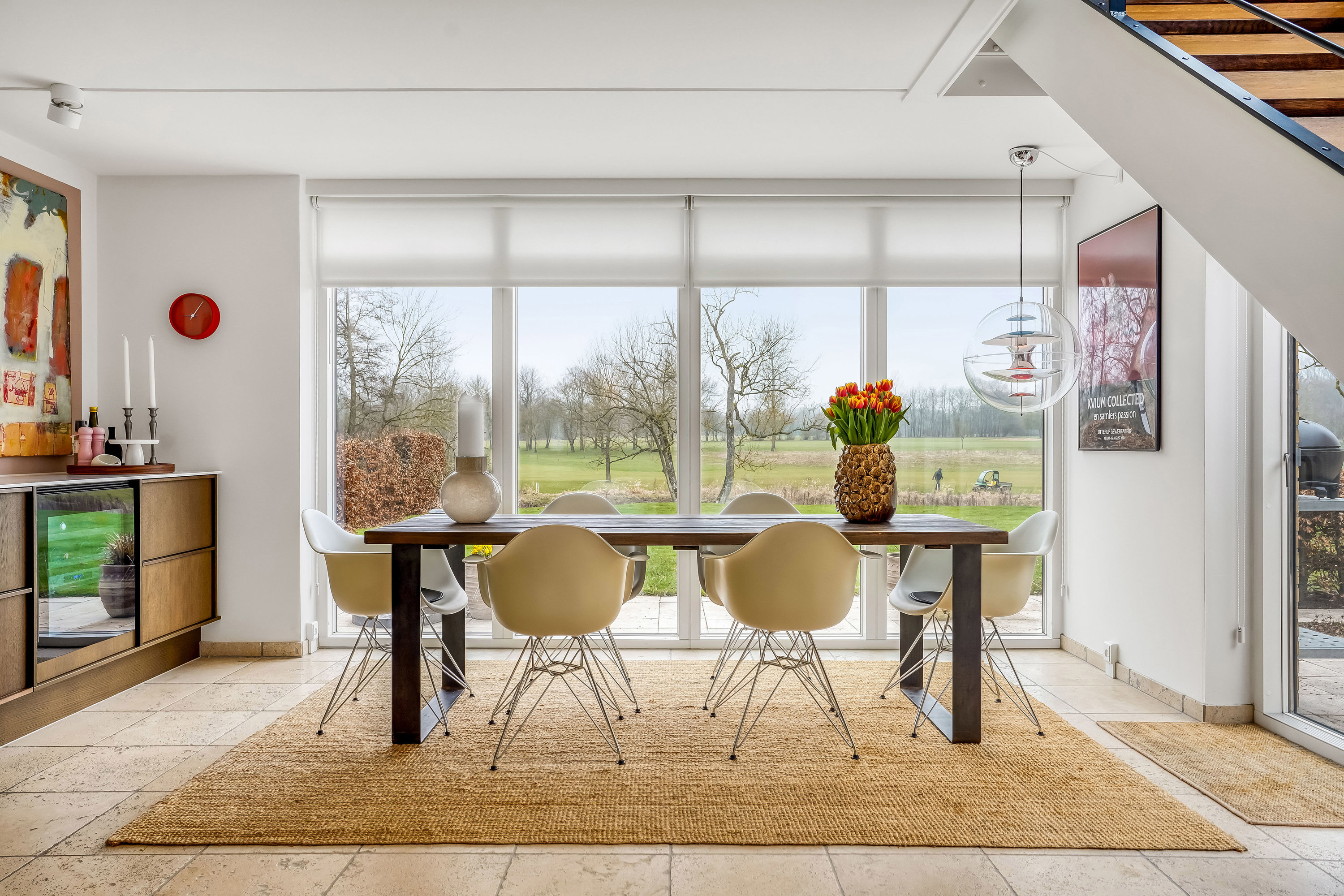 Fremhævet stue billede i fuldskærmstilstand. Billede af Hollufgård Vænget 26, Holluf Pile, 5220 Odense SØ