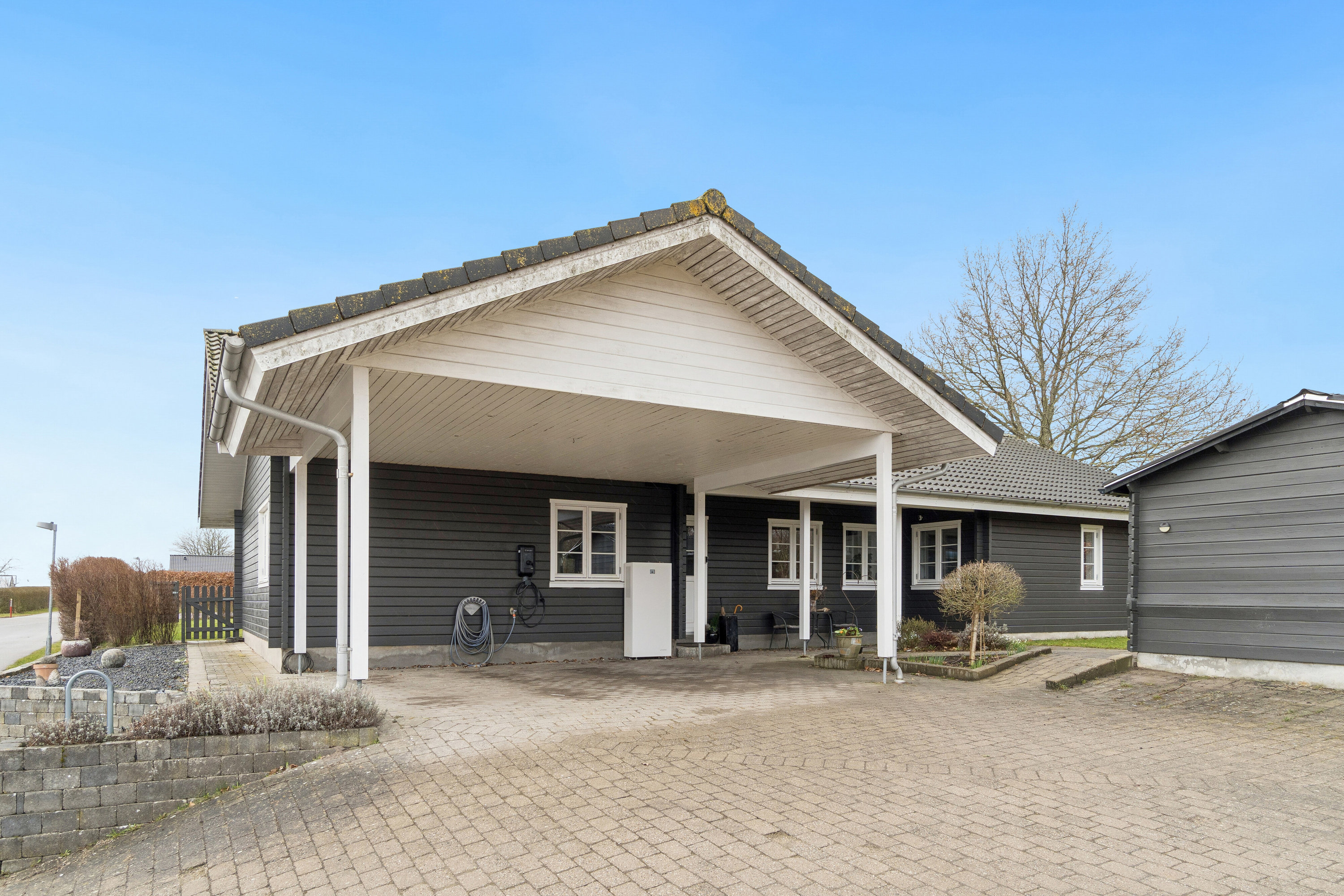 Fremhævet set fra vejen billede i fuldskærmstilstand. Billede af Egernvænget 17, Brøderup, 4733 Tappernøje