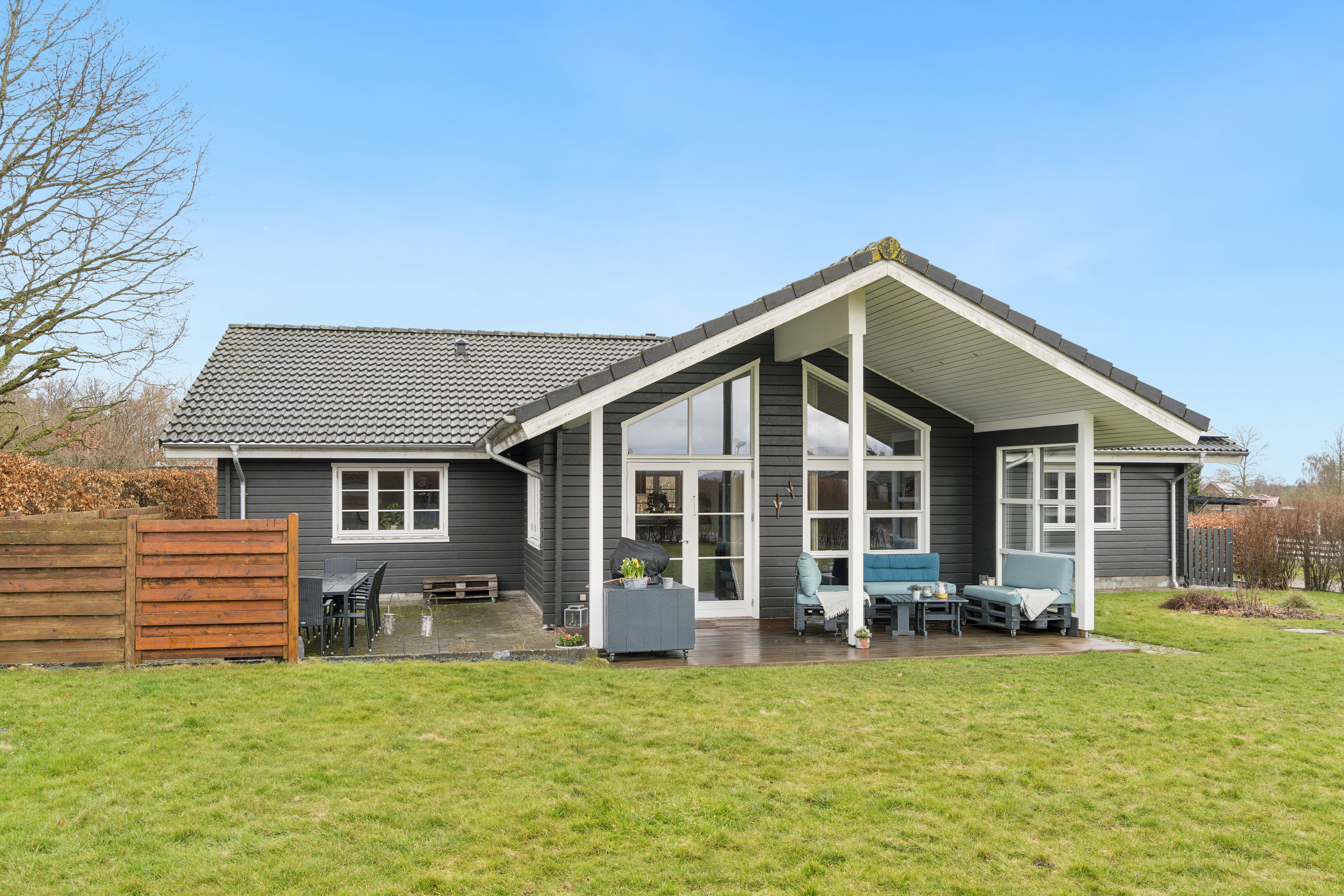 Fremhævet set fra haven billede i fuldskærmstilstand. Billede af Egernvænget 17, Brøderup, 4733 Tappernøje
