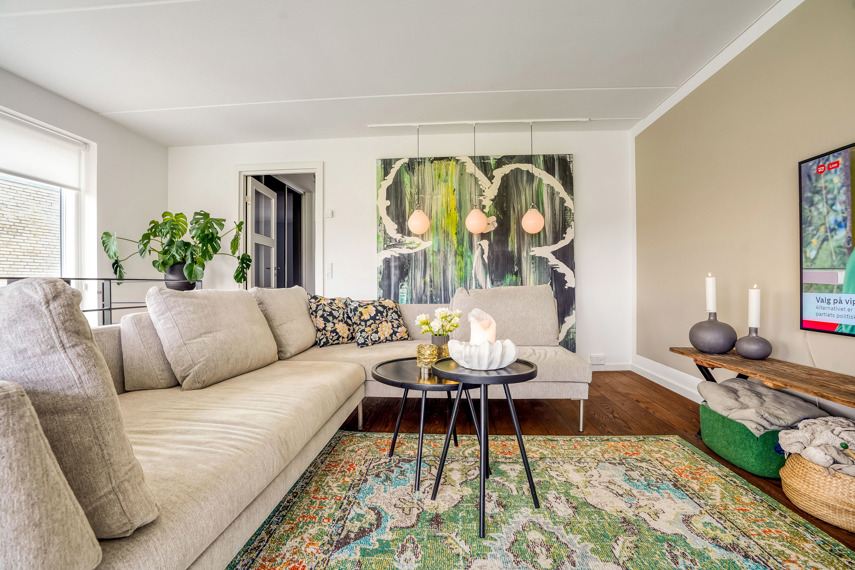 Fremhævet stue billede i fuldskærmstilstand. Billede af Hollufgård Vænget 26, Holluf Pile, 5220 Odense SØ