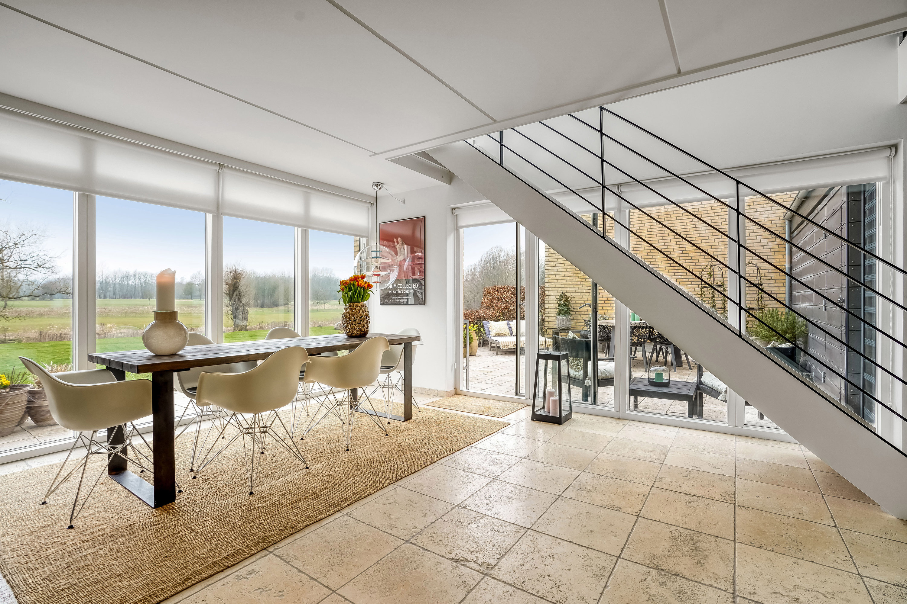 Fremhævet stue billede i fuldskærmstilstand. Billede af Hollufgård Vænget 26, Holluf Pile, 5220 Odense SØ