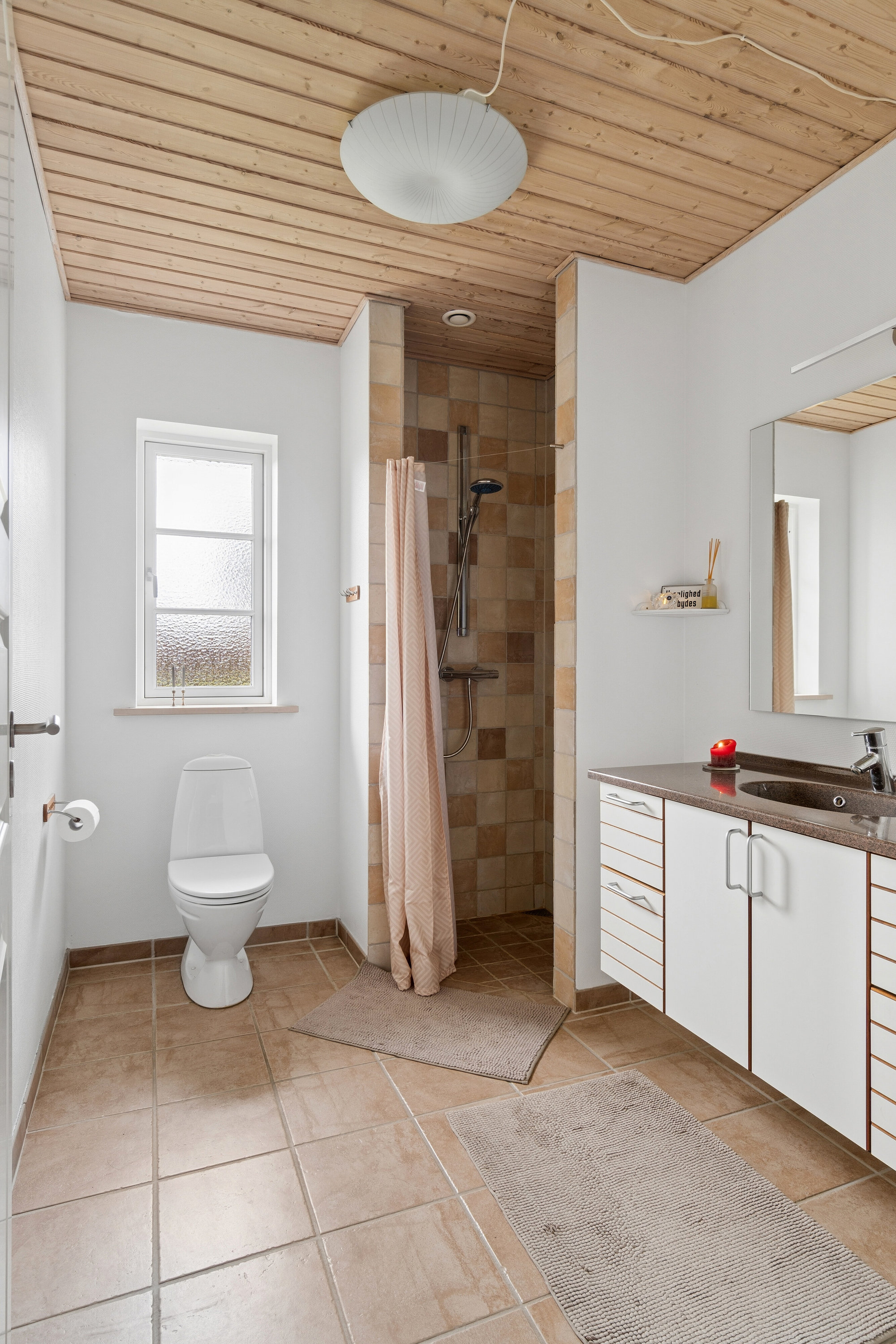 Fremhævet badeværelse billede i fuldskærmstilstand. Billede af Egernvænget 17, Brøderup, 4733 Tappernøje