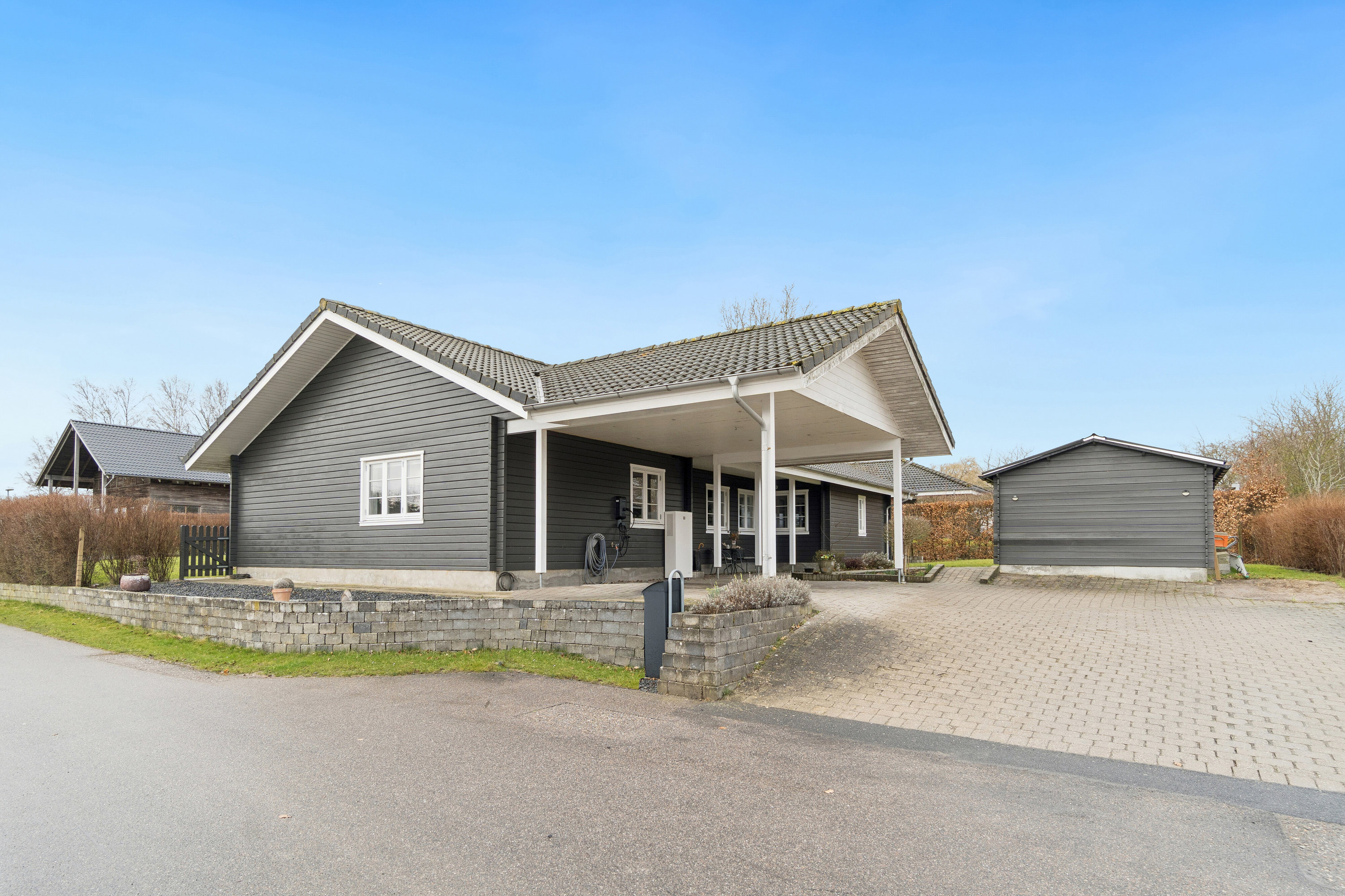 Fremhævet set fra vejen billede i fuldskærmstilstand. Billede af Egernvænget 17, Brøderup, 4733 Tappernøje