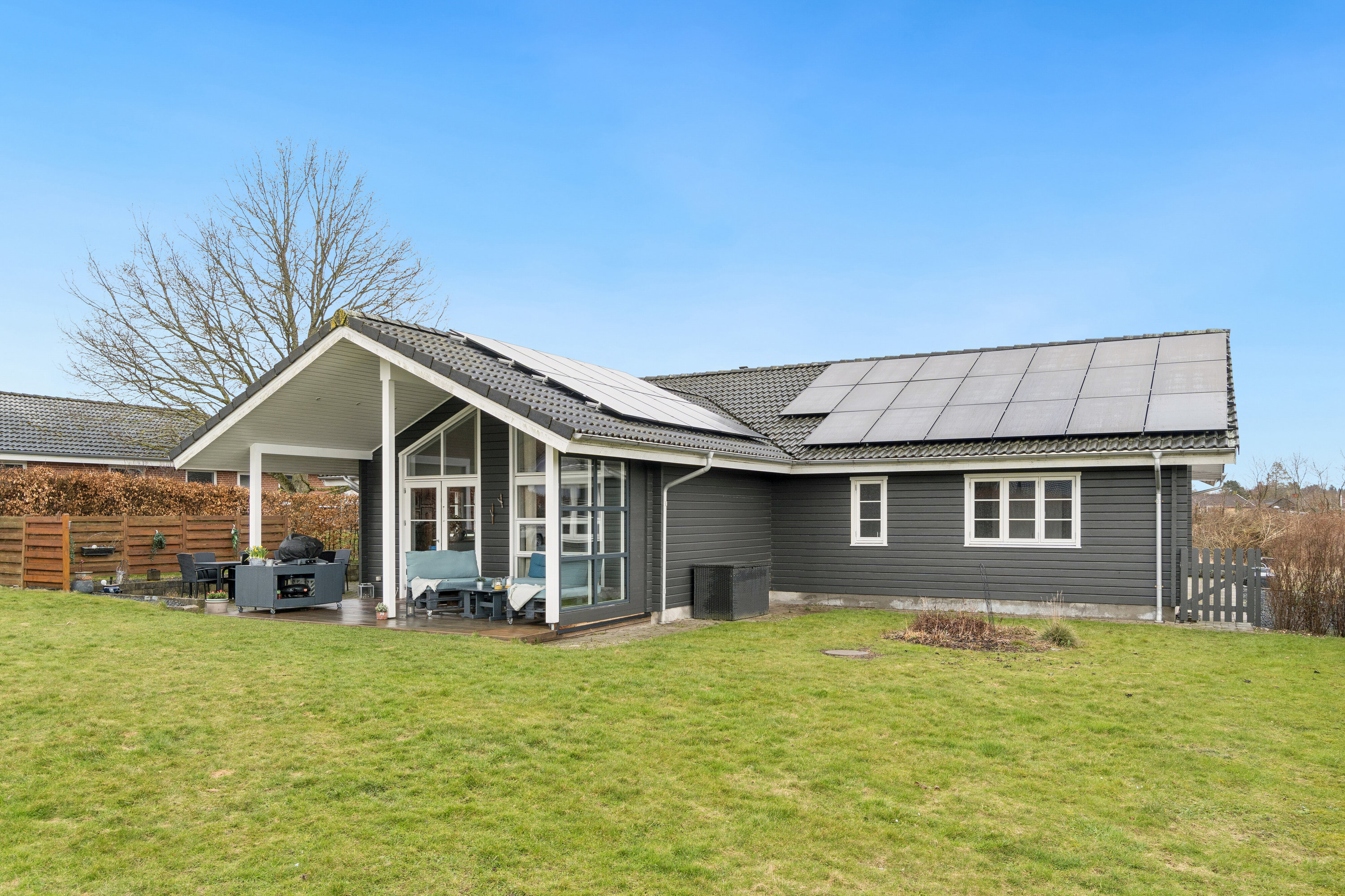 Fremhævet set fra haven billede i fuldskærmstilstand. Billede af Egernvænget 17, Brøderup, 4733 Tappernøje