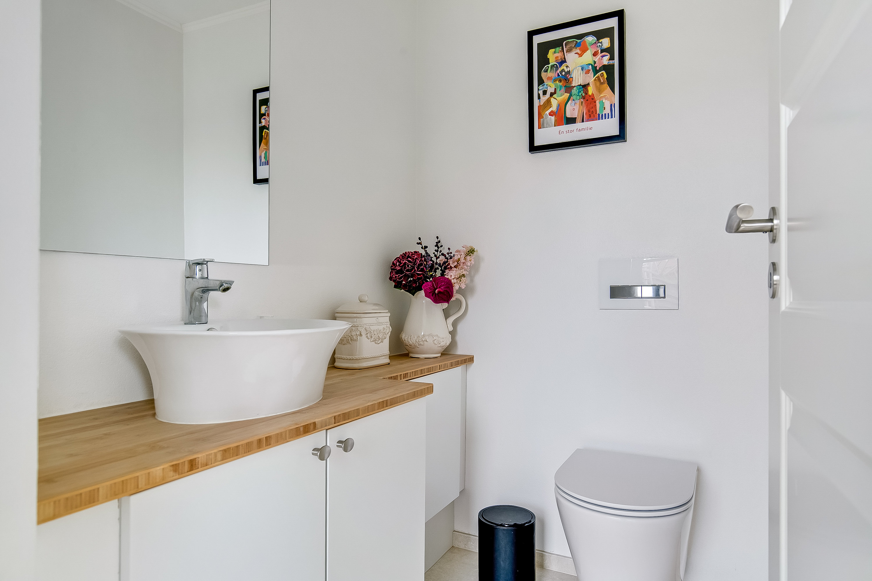 Fremhævet gæstetoilet billede i fuldskærmstilstand. Billede af Buen 6, Søndermarken, 7100 Vejle