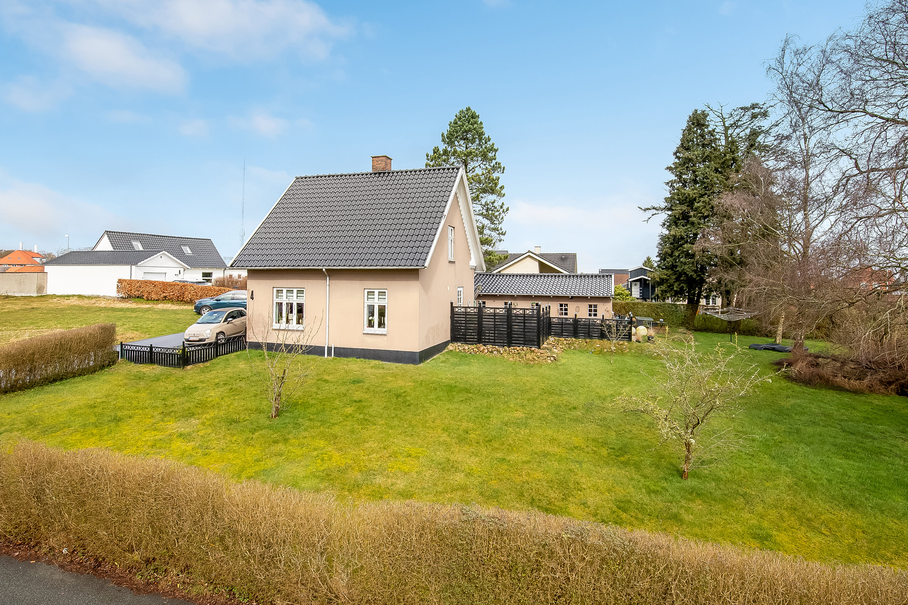 Fremhævet mastefoto billede i fuldskærmstilstand. Billede af Magnoliavej 4, Søndermarken, 7100 Vejle