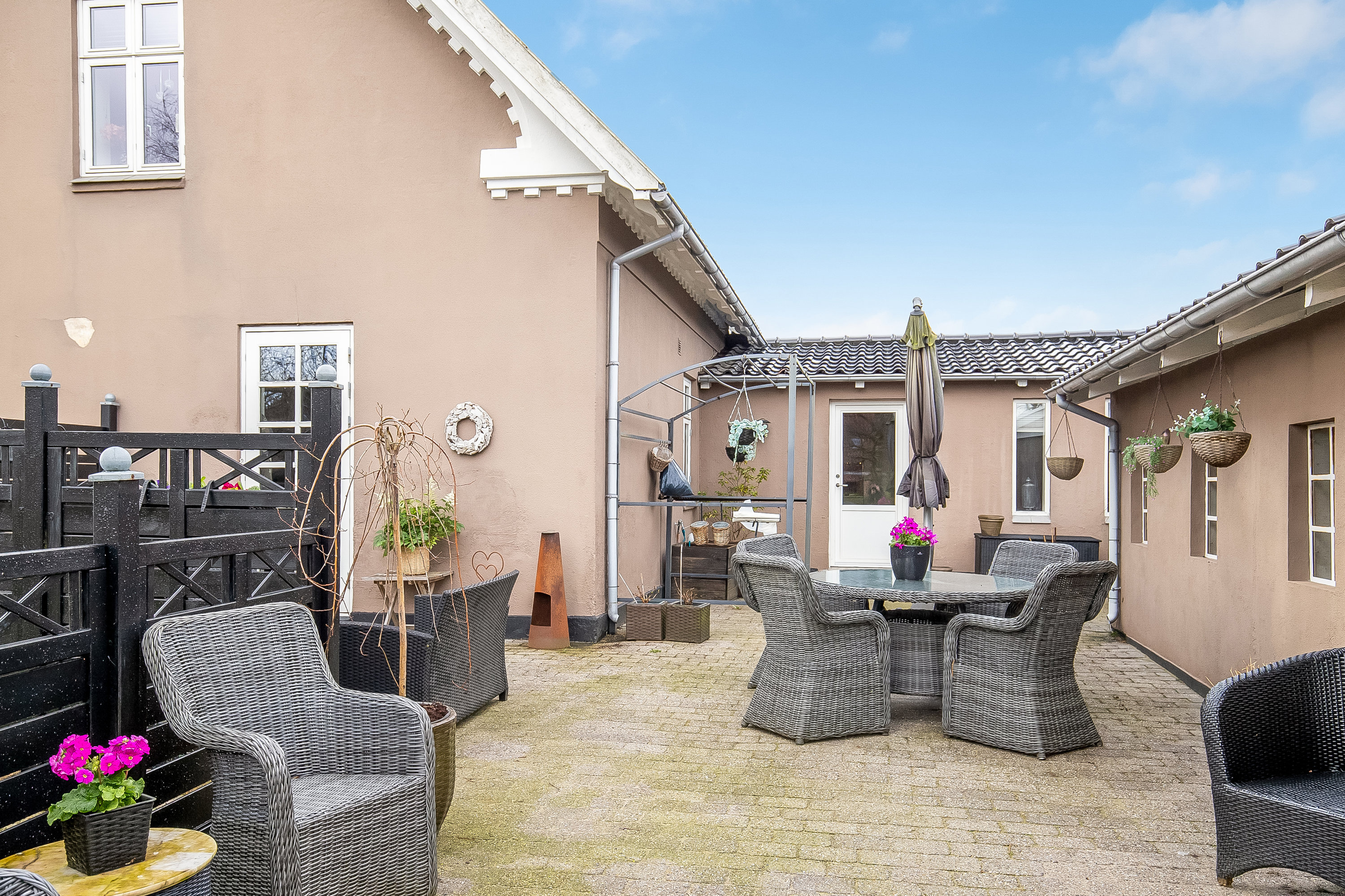 Fremhævet terrasse billede i fuldskærmstilstand. Billede af Magnoliavej 4, Søndermarken, 7100 Vejle