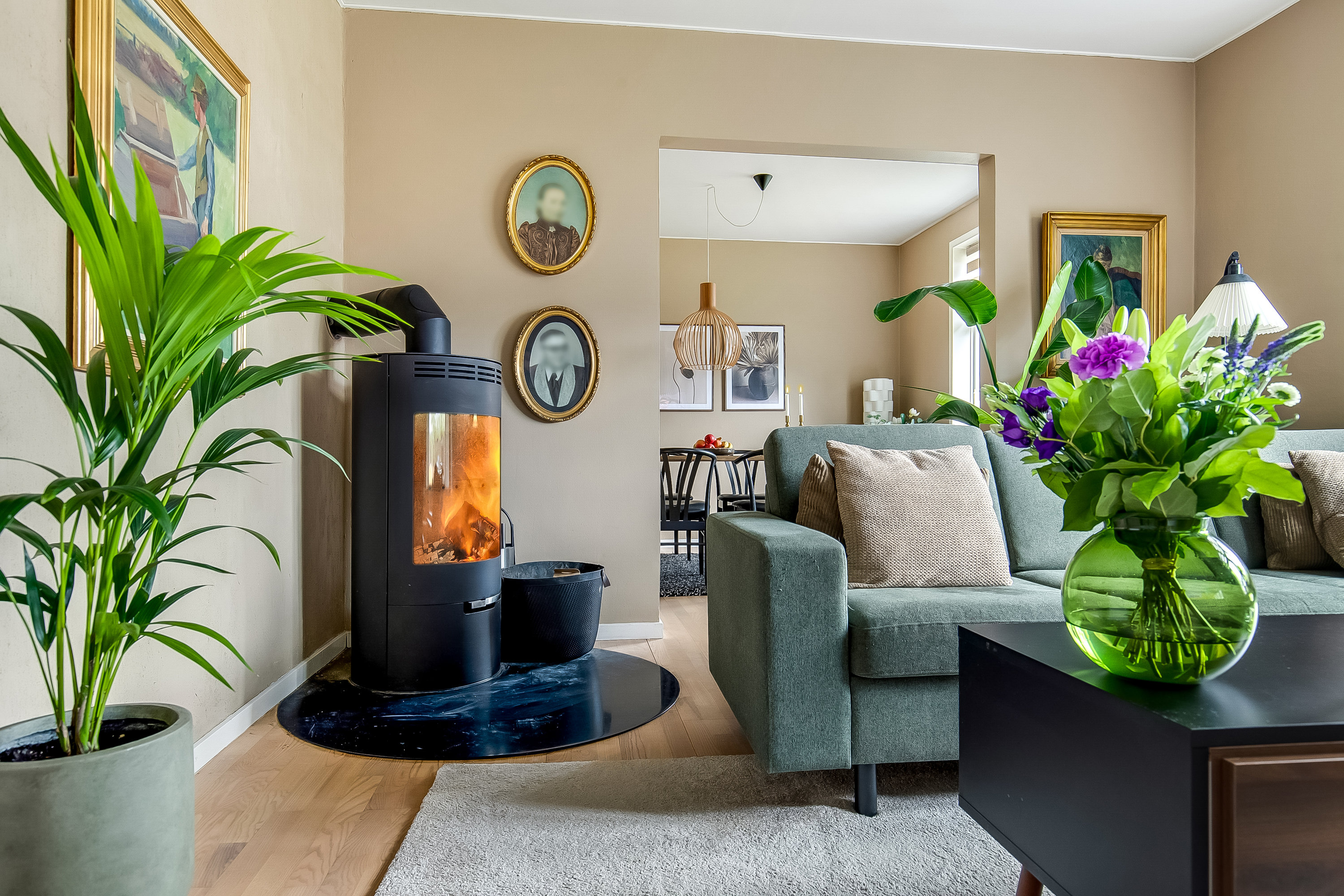 Fremhævet stue billede i fuldskærmstilstand. Billede af Magnoliavej 4, Søndermarken, 7100 Vejle