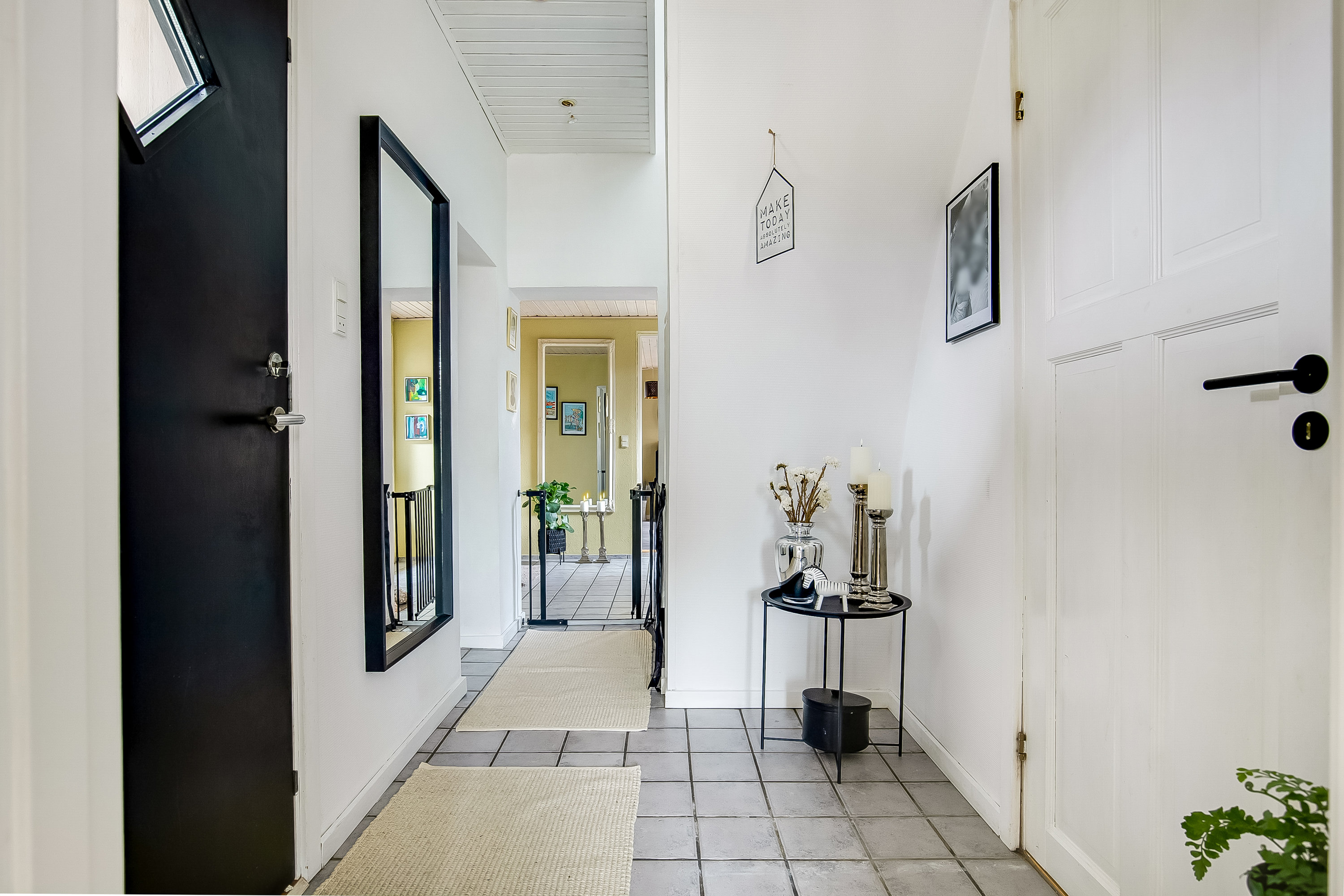 Fremhævet entré billede i fuldskærmstilstand. Billede af Magnoliavej 4, Søndermarken, 7100 Vejle